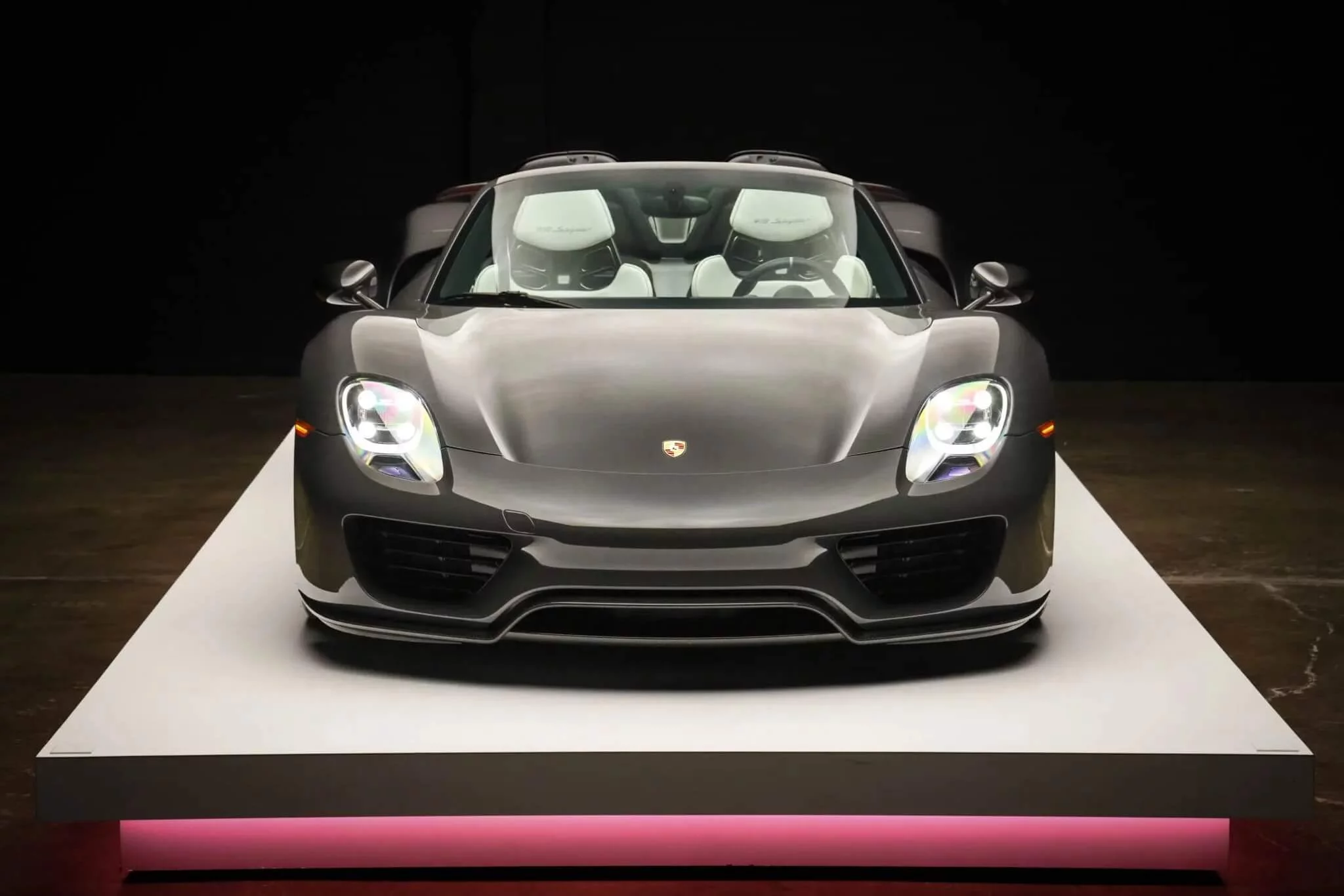 Grey Black Porsche 918 Spyder
