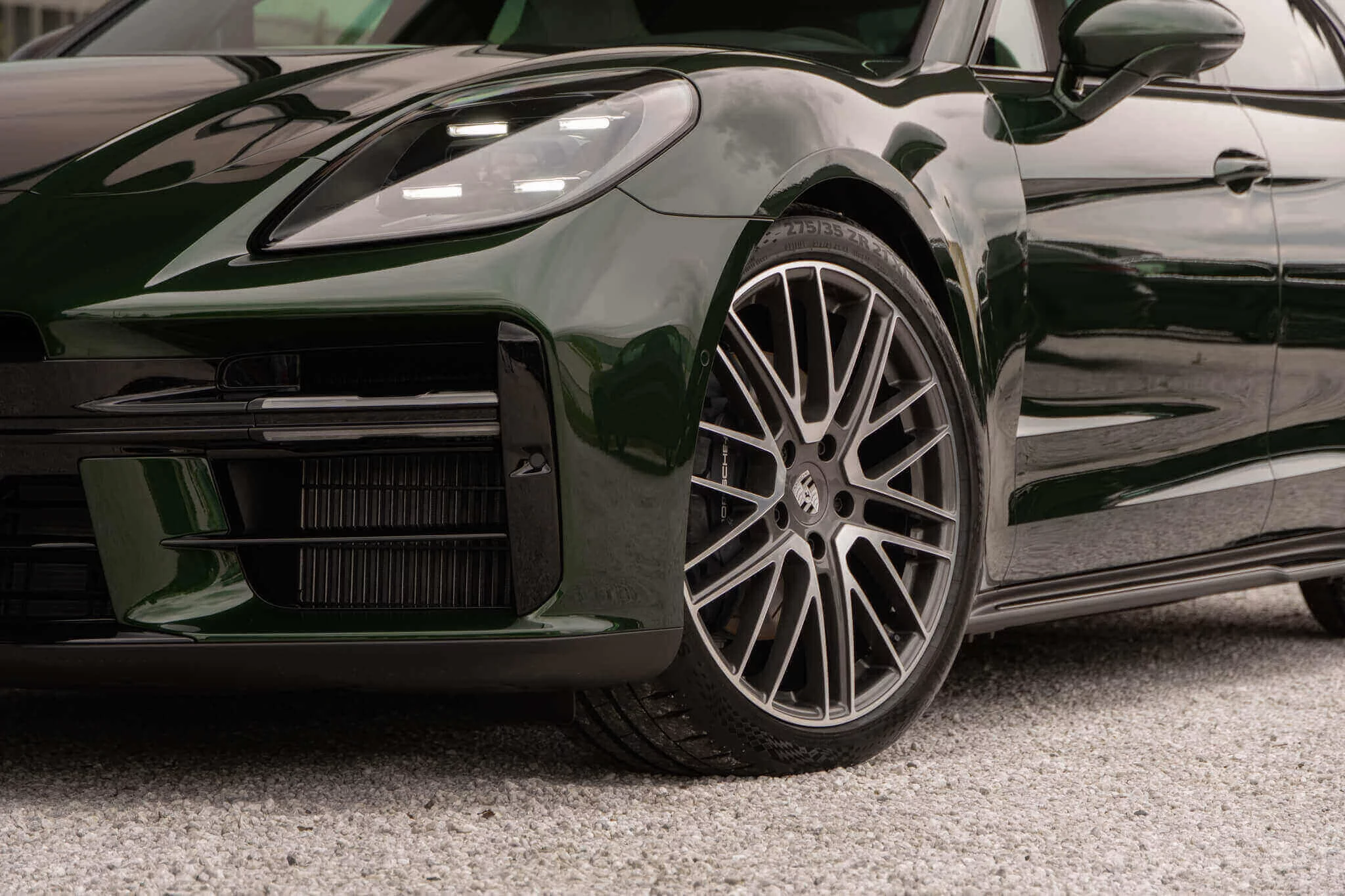 Oak Green Metallic Neo Porsche Panamera