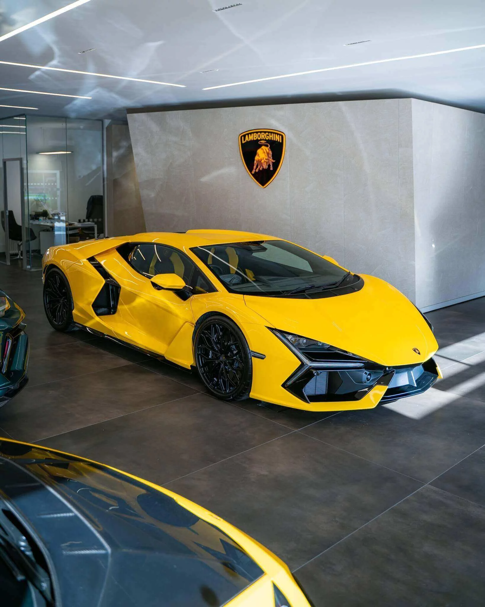 Giallo Inti Lamborghini Revuelto
