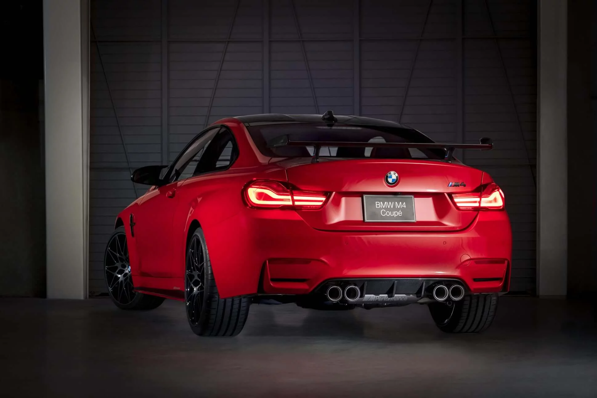 Rosso Corsa BMW M4