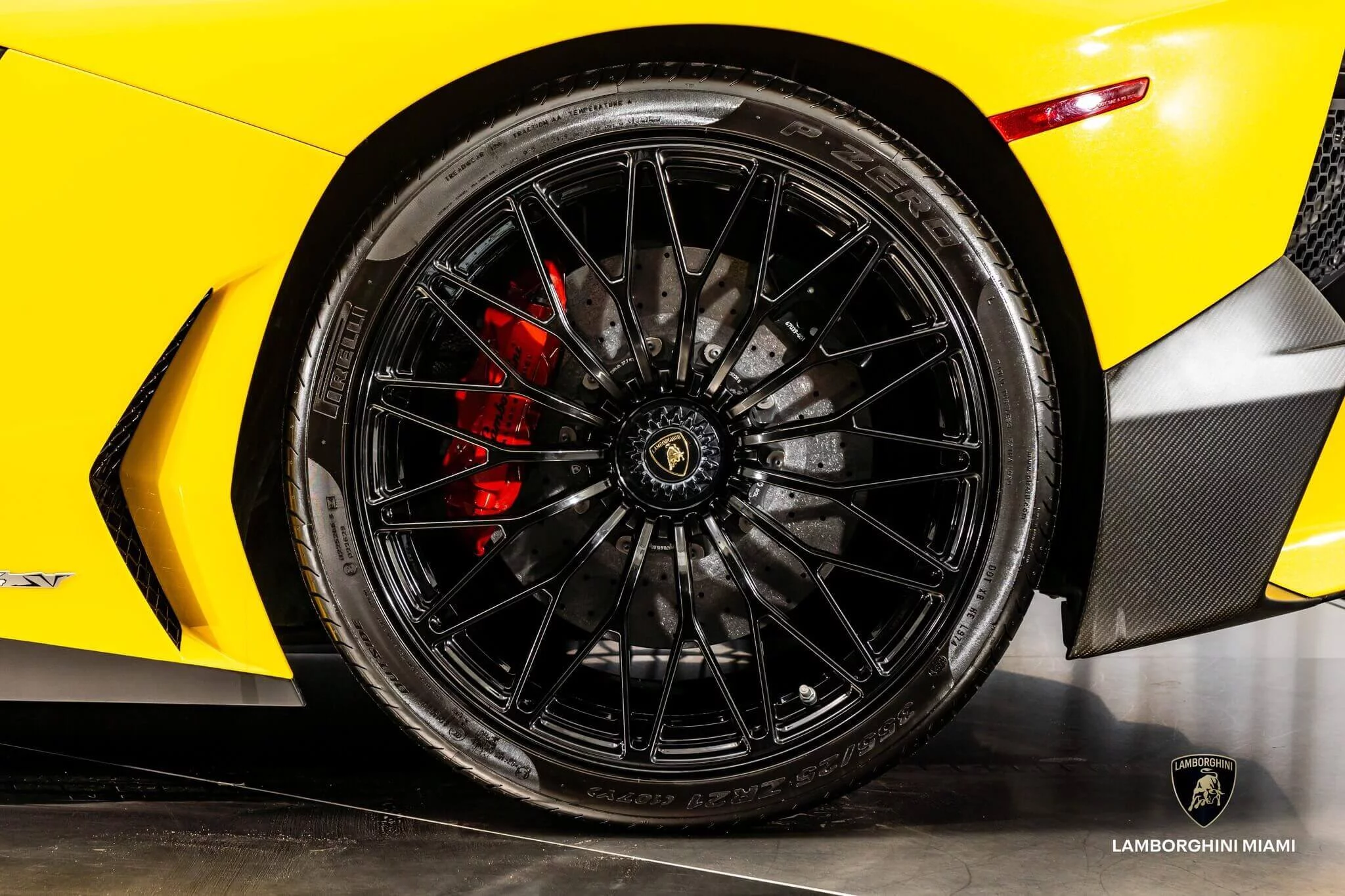 Giallo Orion Lamborghini Aventador
