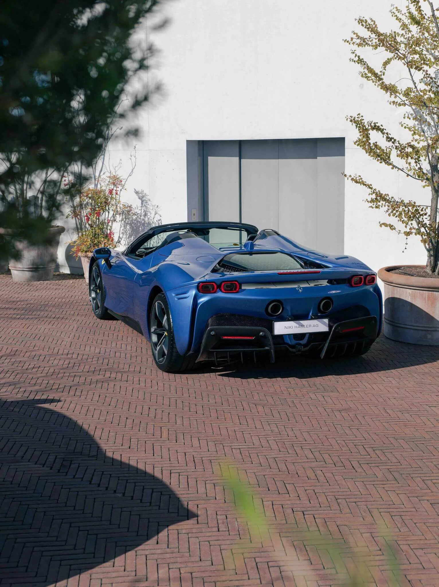 Azzurro Monaco Ferrari SF90