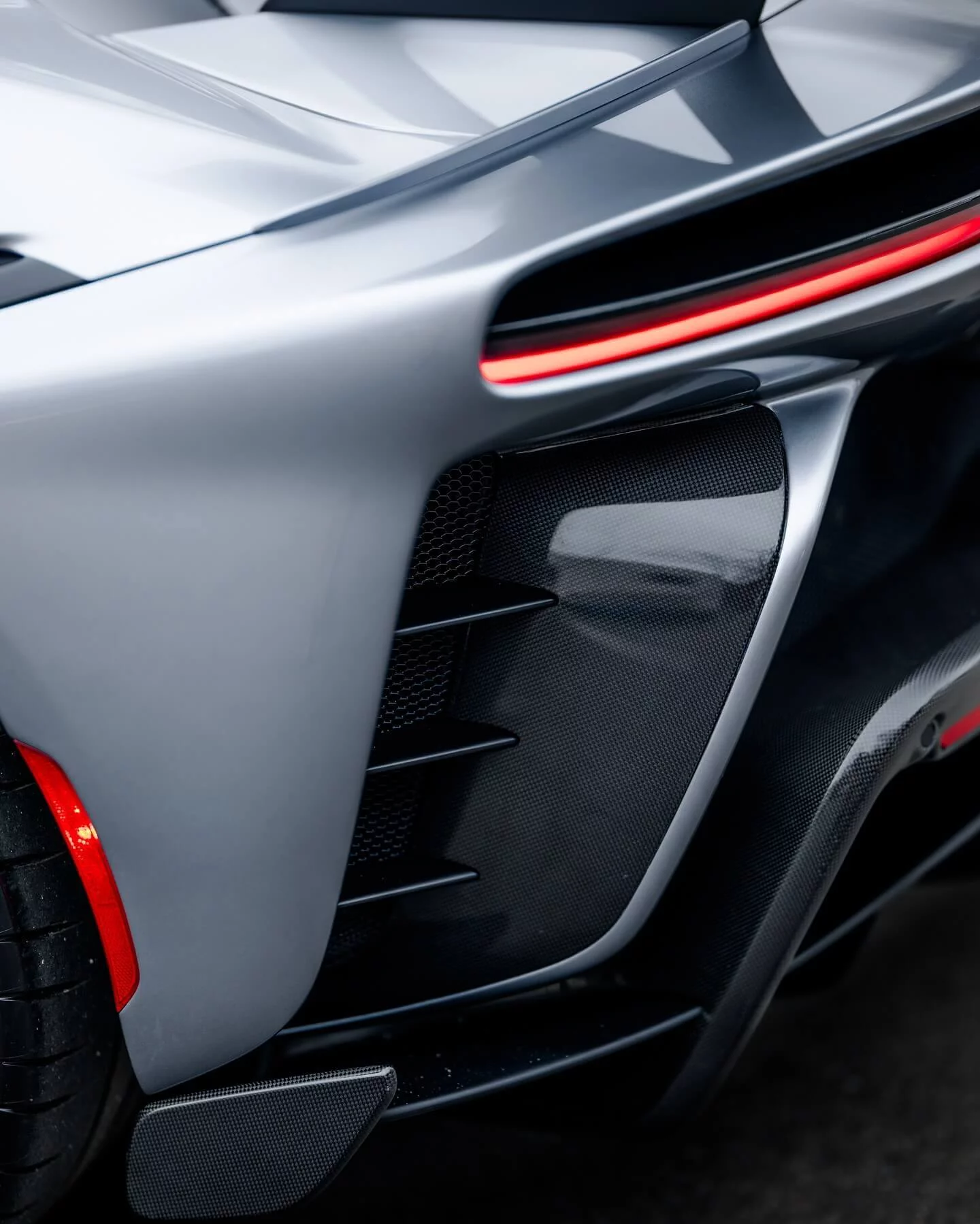 Grigio Titanio Ferrari SF90