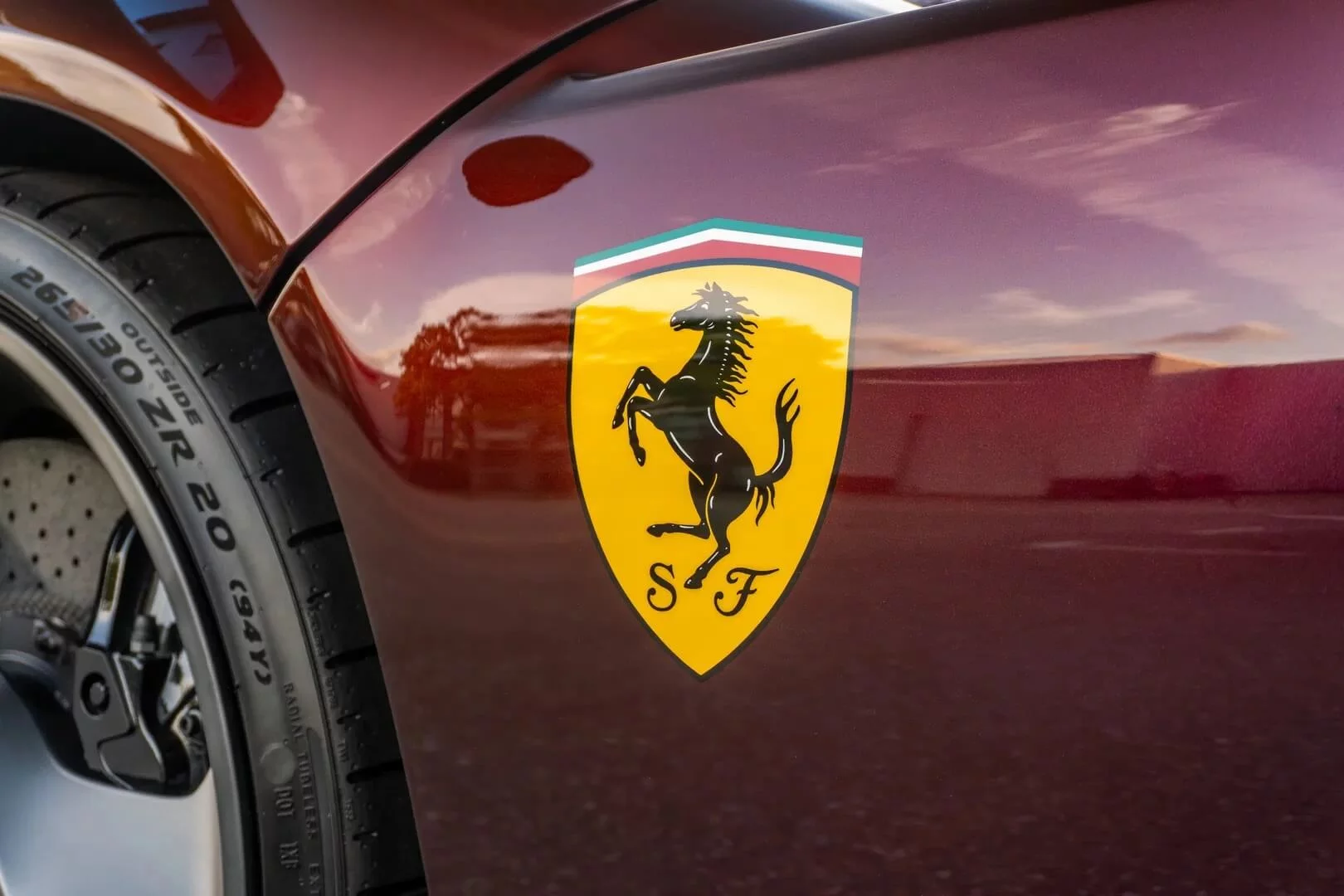 Rosso Taormina Ferrari Daytona SP3