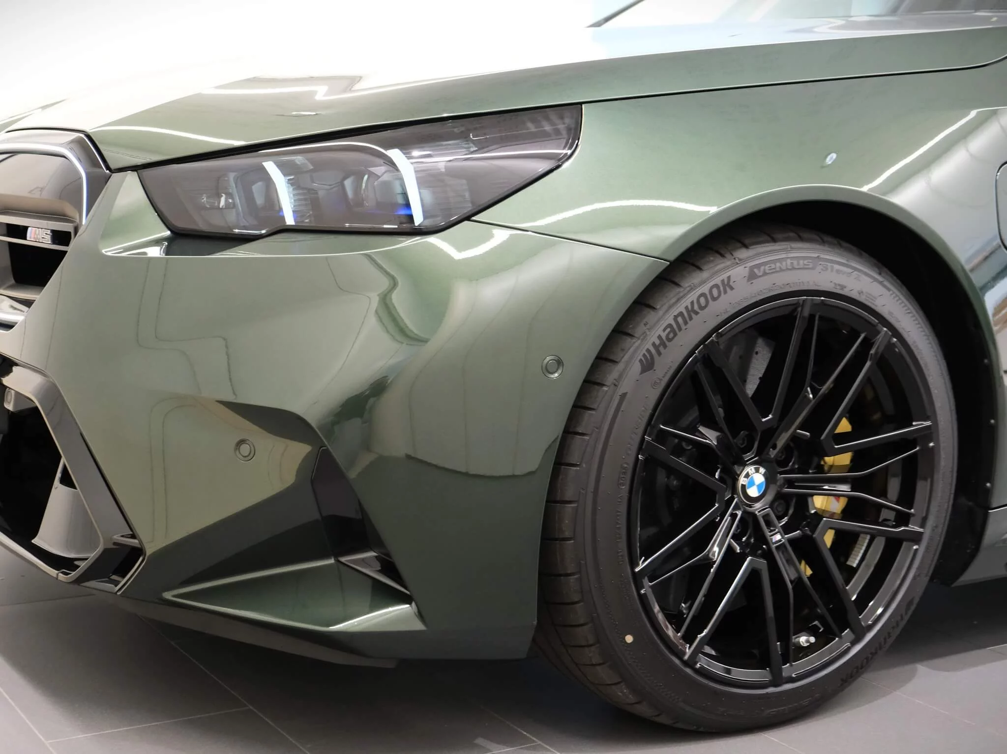 Malachite Green II BMW M5