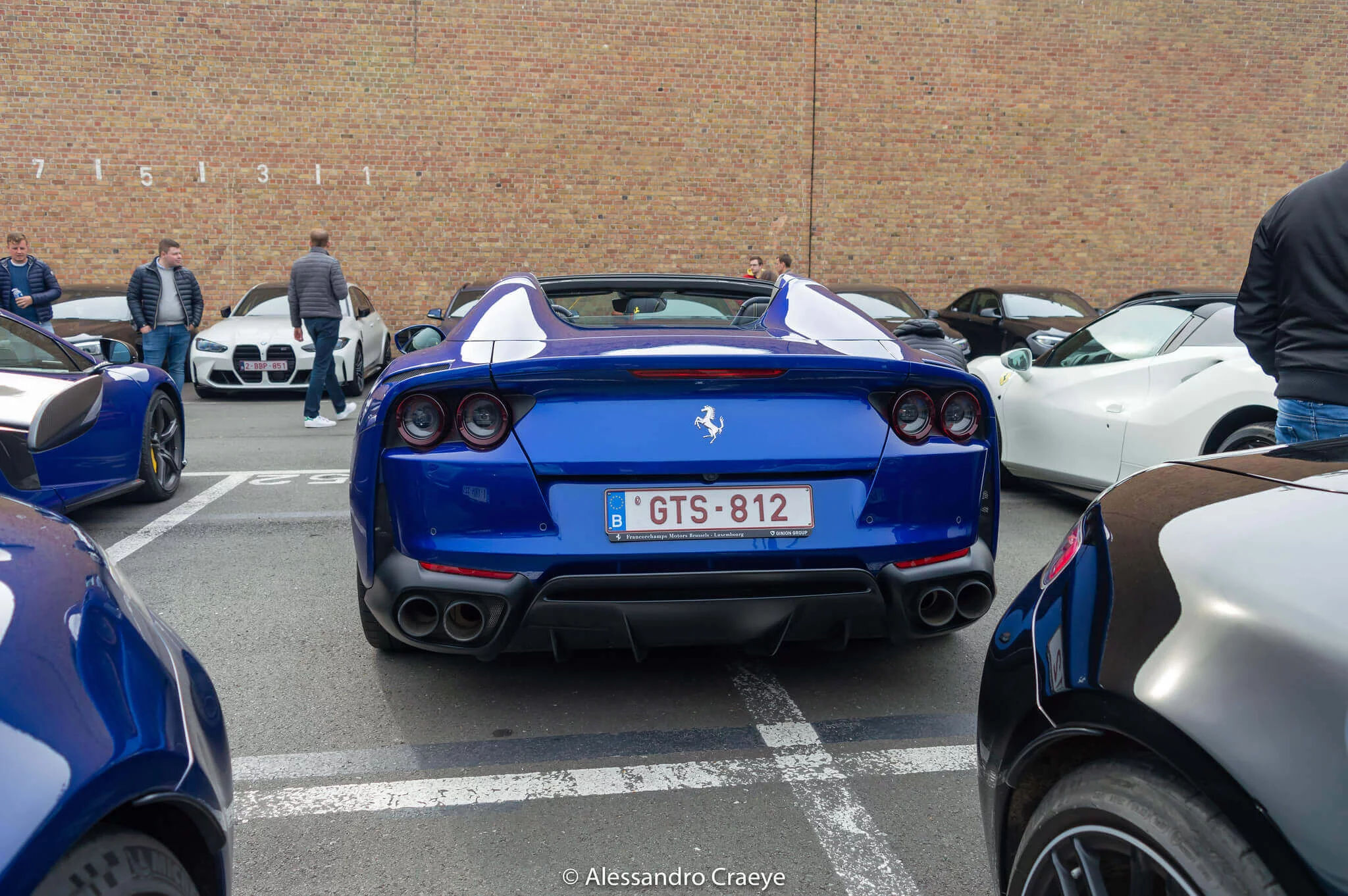 Blu Elettrico Ferrari 812