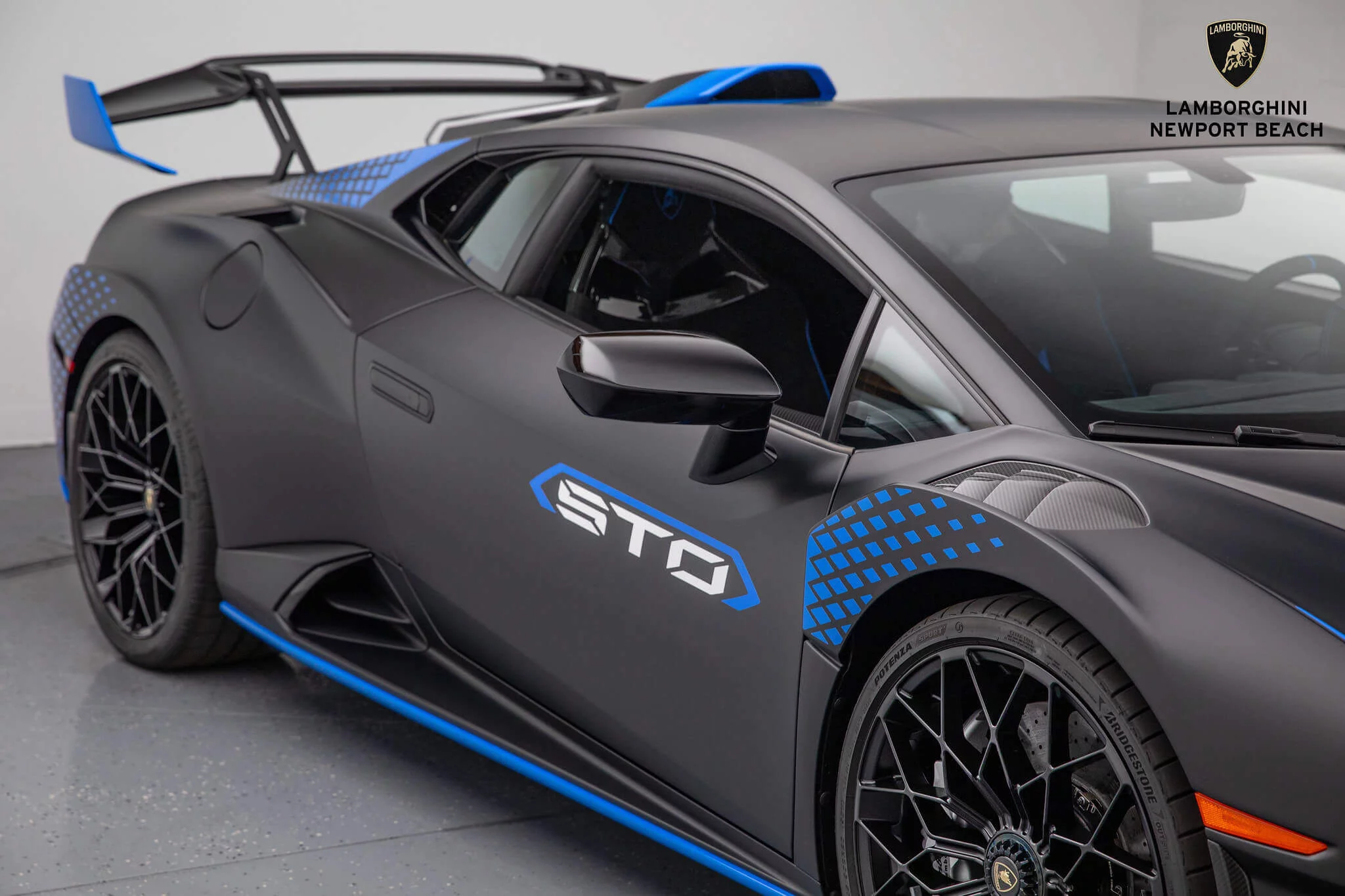 Nero Nemesis Lamborghini Huracán