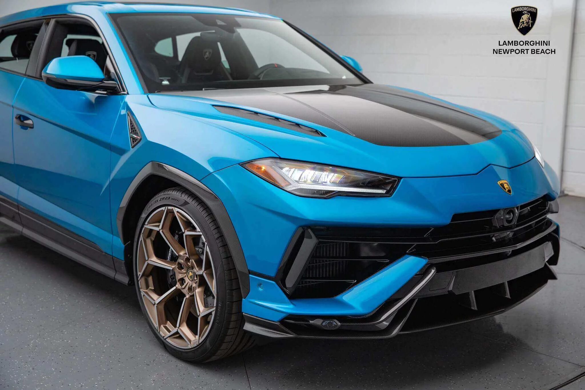 Blu Uranus Lamborghini Urus