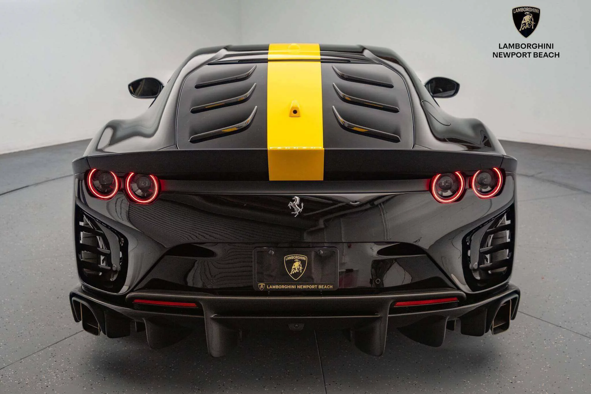 Nero DS Ferrari 812