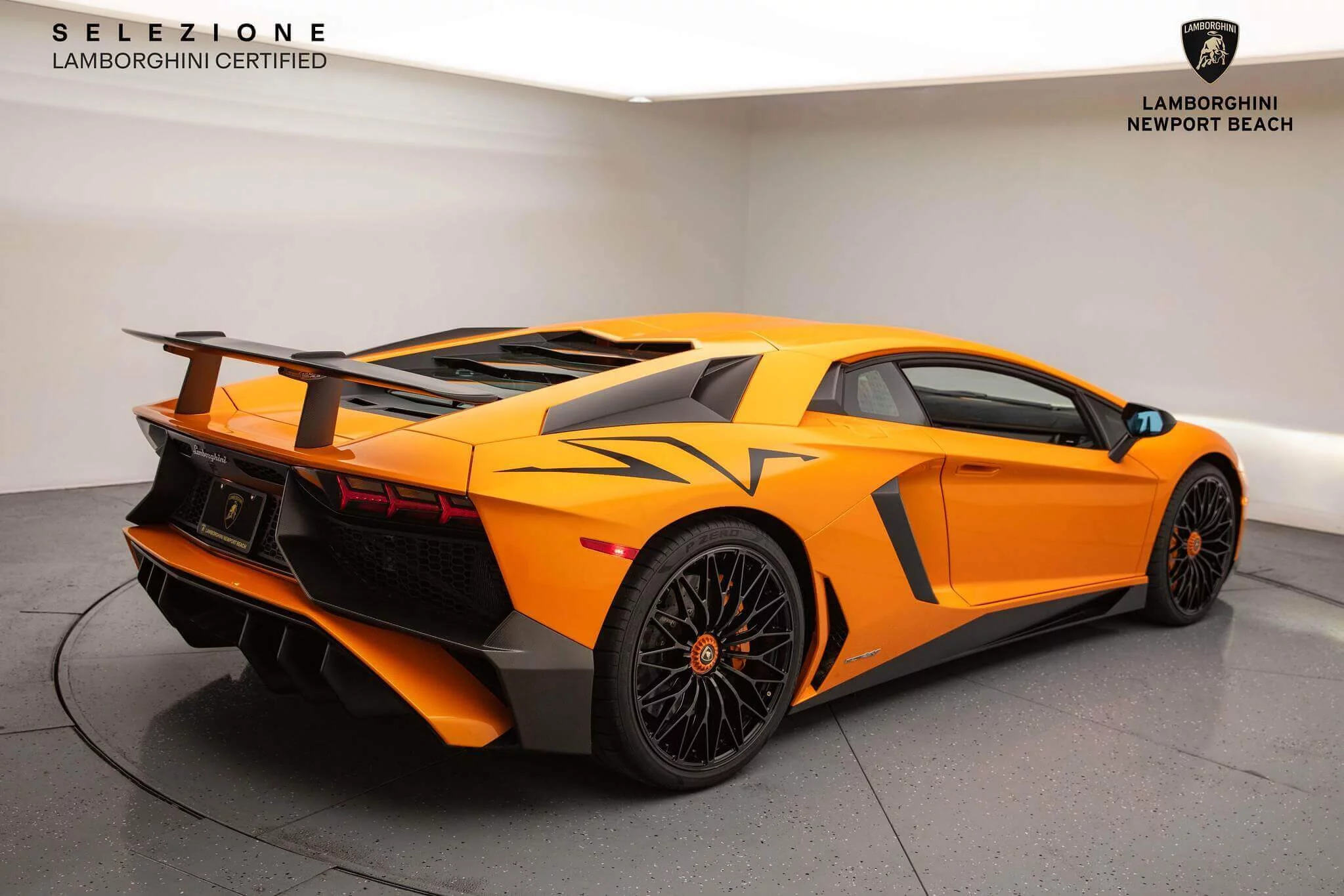 Arancio Atlas Lamborghini Aventador