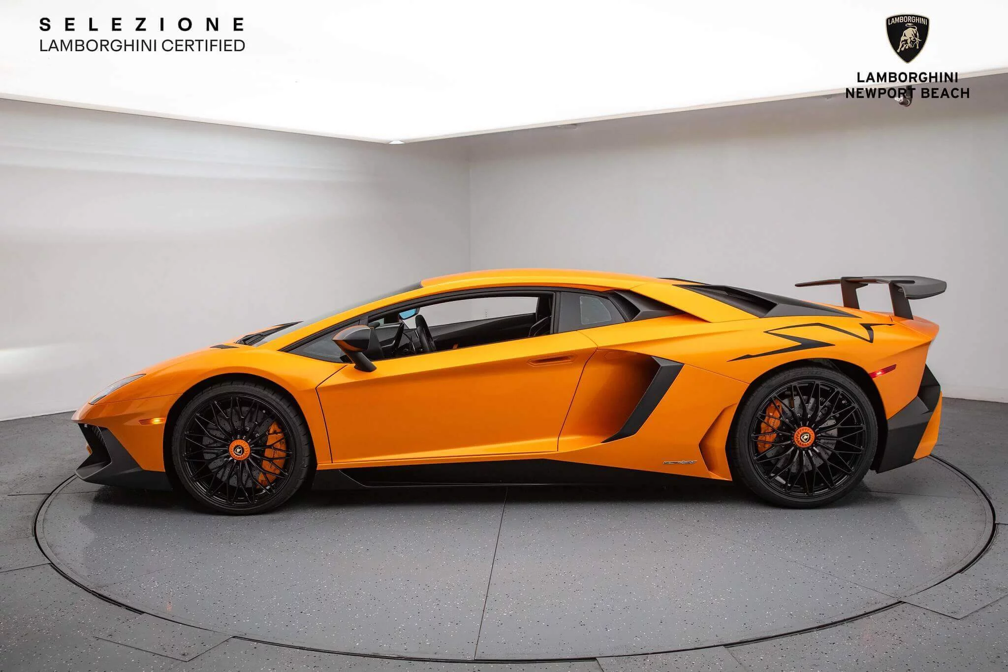 Arancio Atlas Lamborghini Aventador