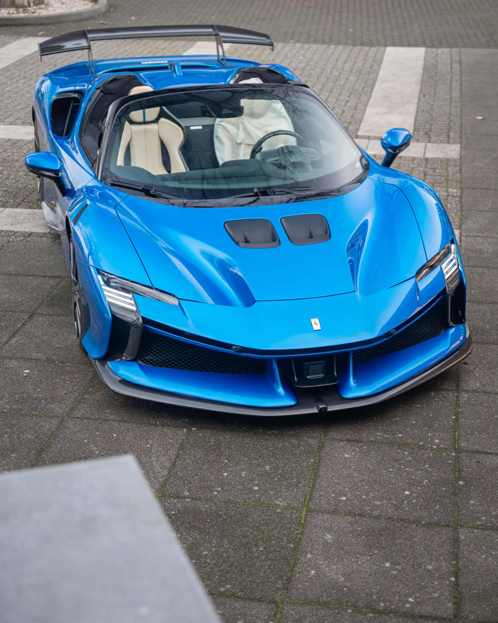 Blu Corsa Ferrari SF90