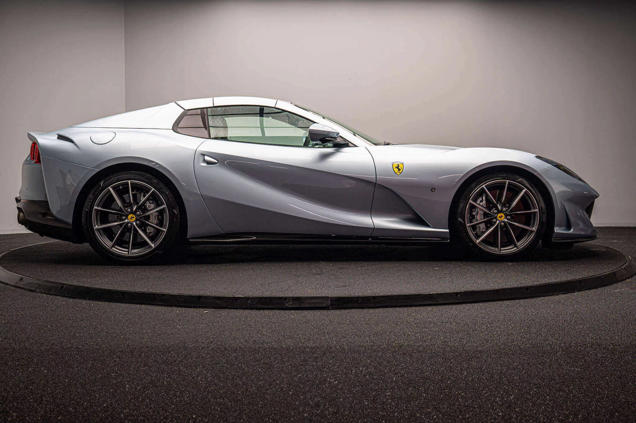 Grigio Alloy Ferrari 812