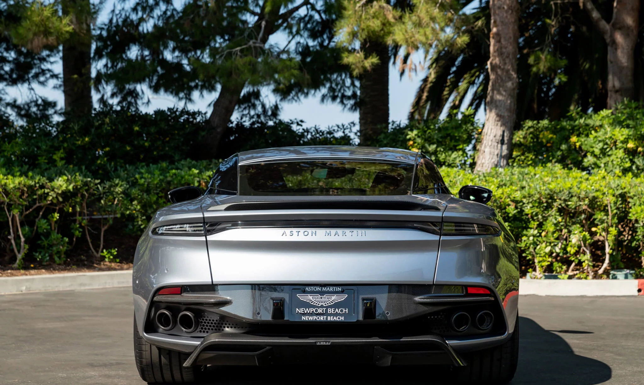 Grigio Titanio Aston Martin DBS