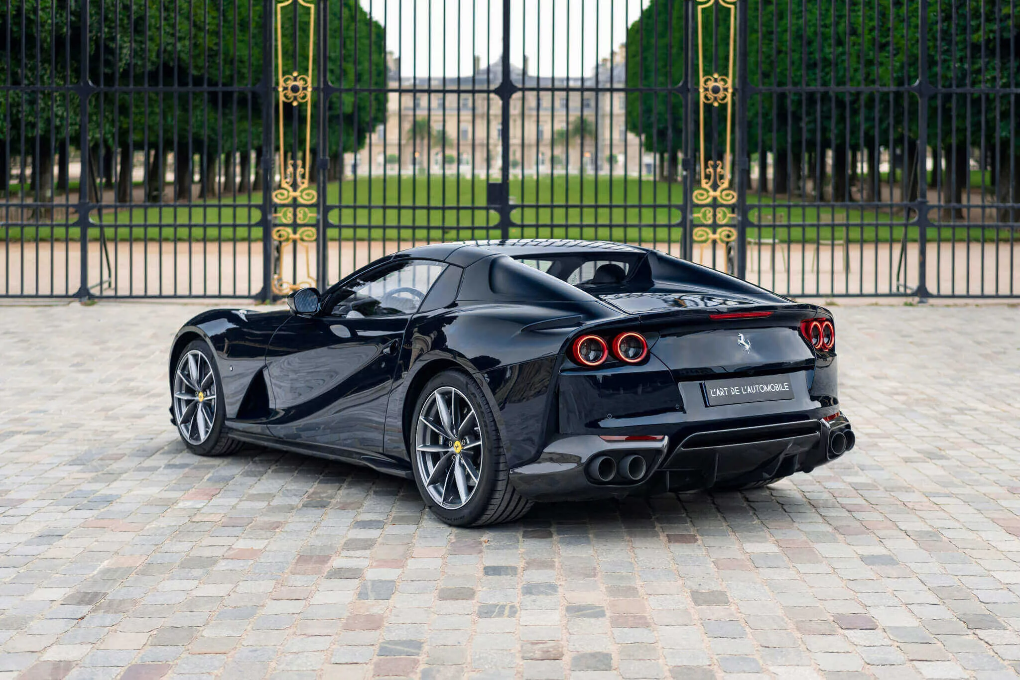 Blu Ultrascuro Ferrari 812