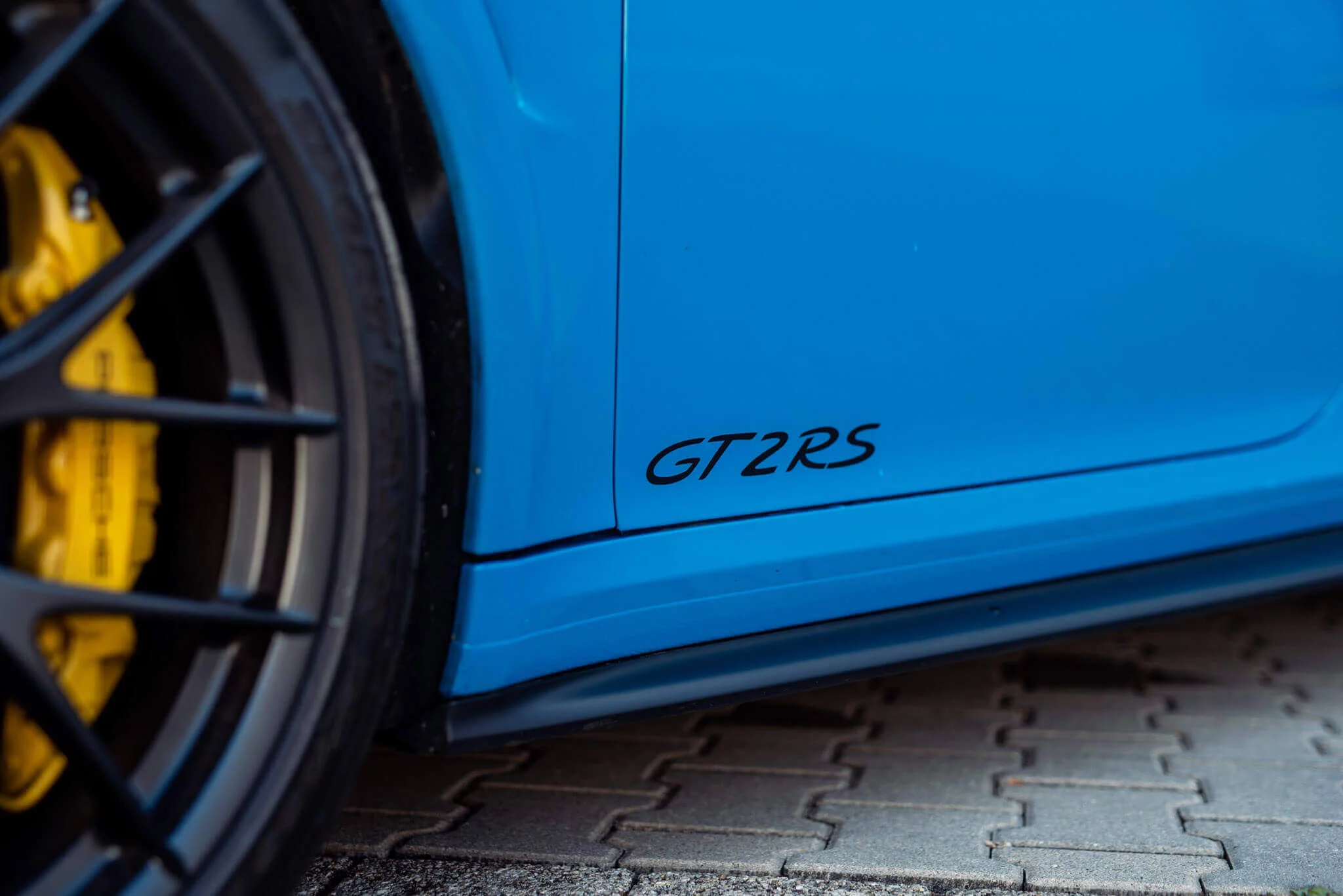 Turqoise Blue Porsche 911 GT2 RS