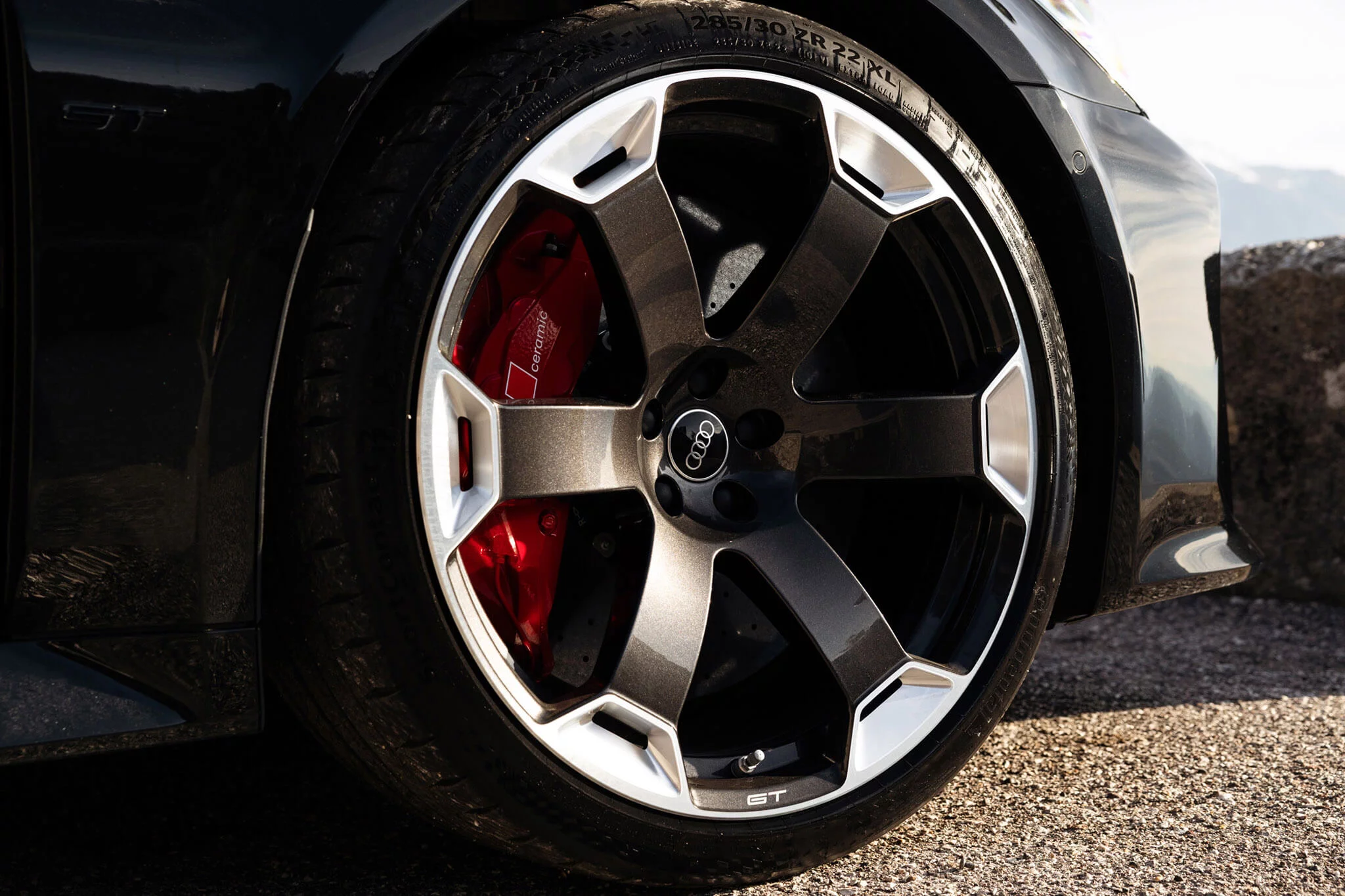 Mythos Black Audi RS6 Avant