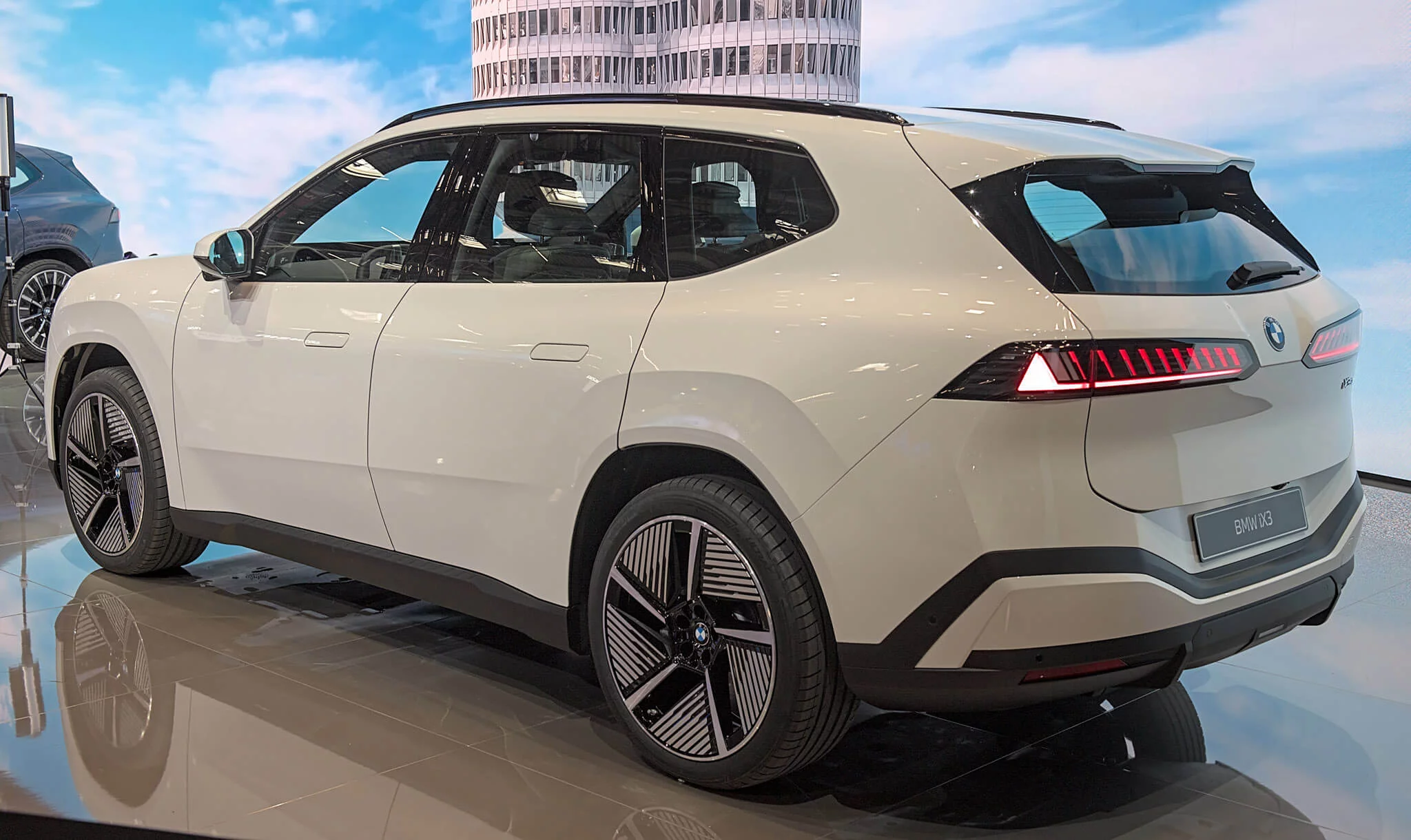 Alpine White III BMW iX3