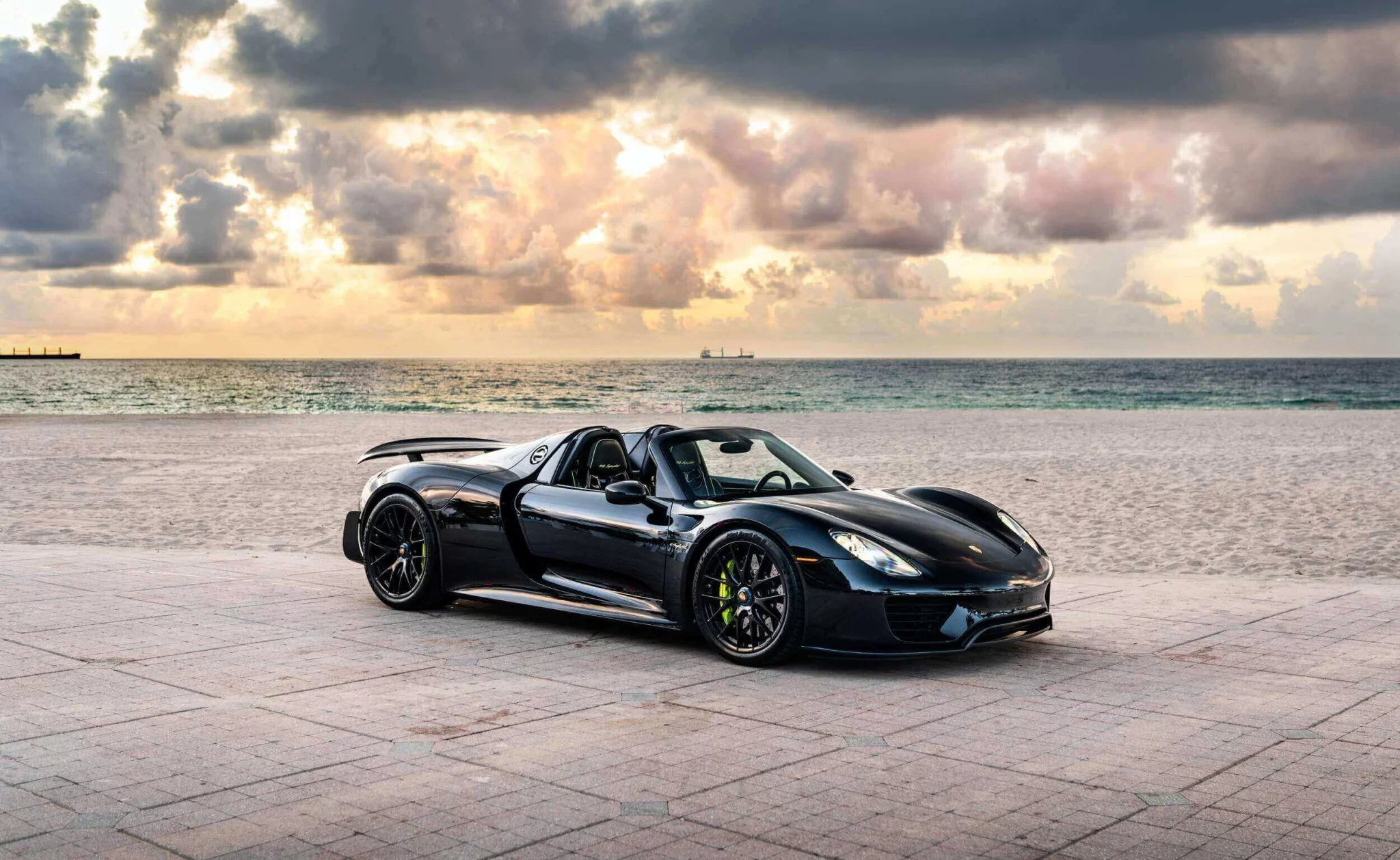 Black Porsche 918 Spyder