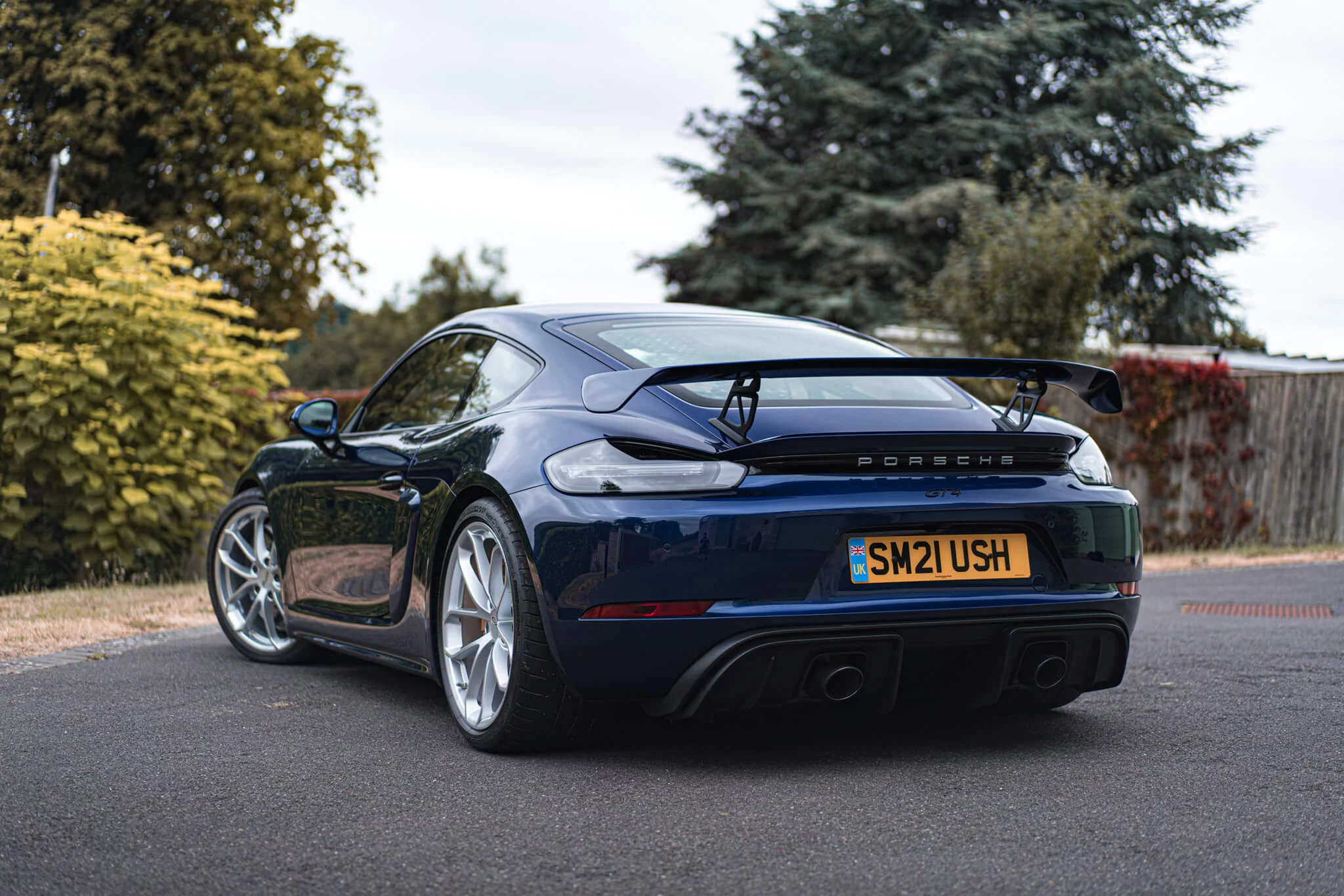 Gentian Blue Metallic Porsche 718 Cayman GT4