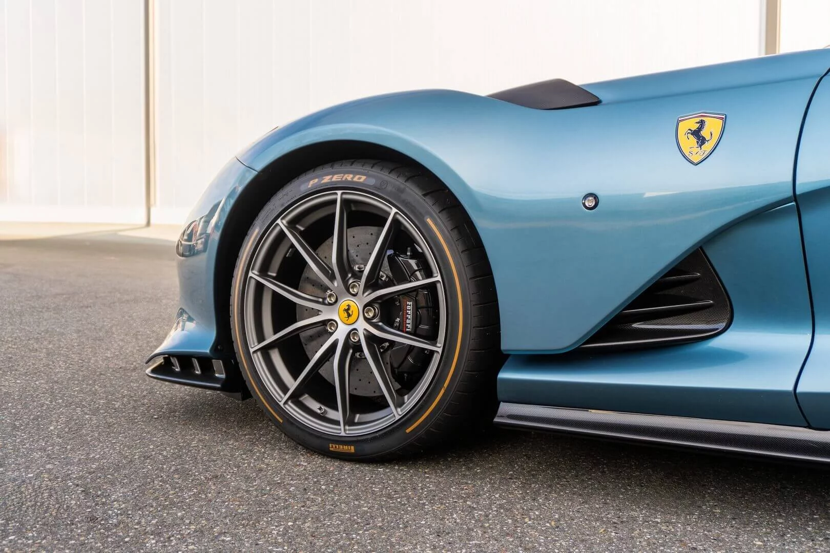 Azzurro Metallizzato Ferrari 812