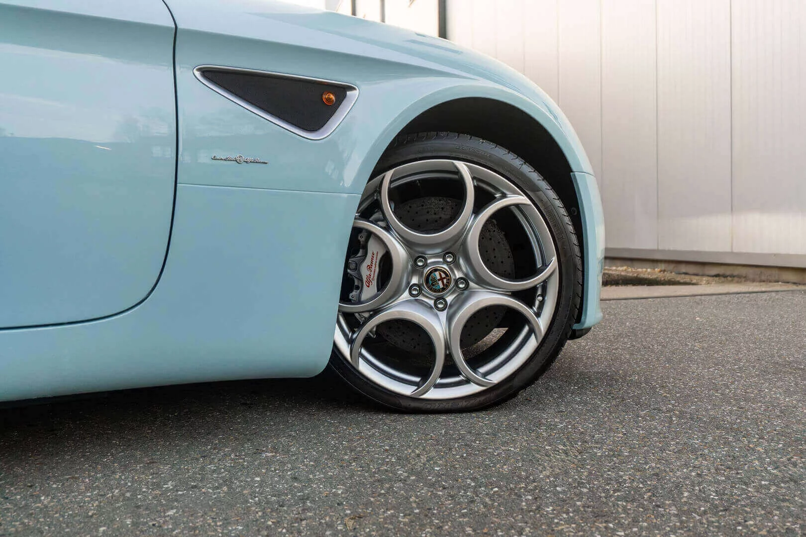 Celeste Alfa Romeo 8C