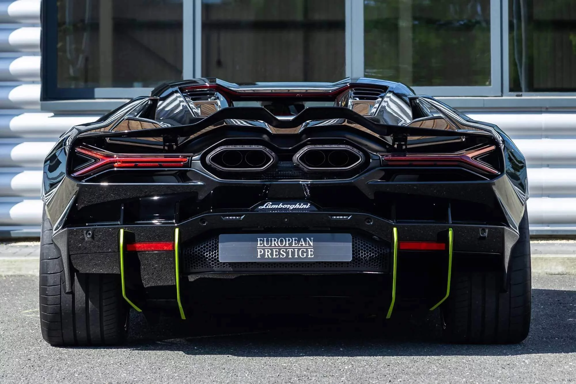 Nero Noctis Lamborghini Revuelto
