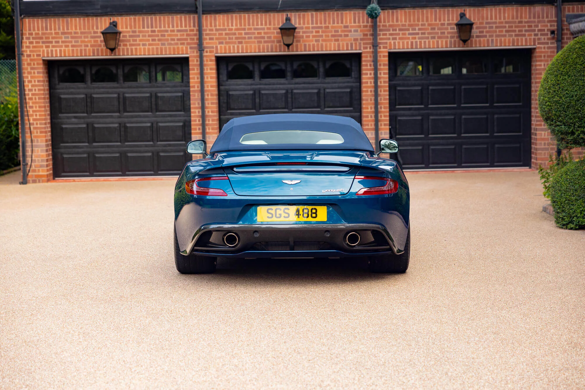 Ocellus Teal Aston Martin Vanquish