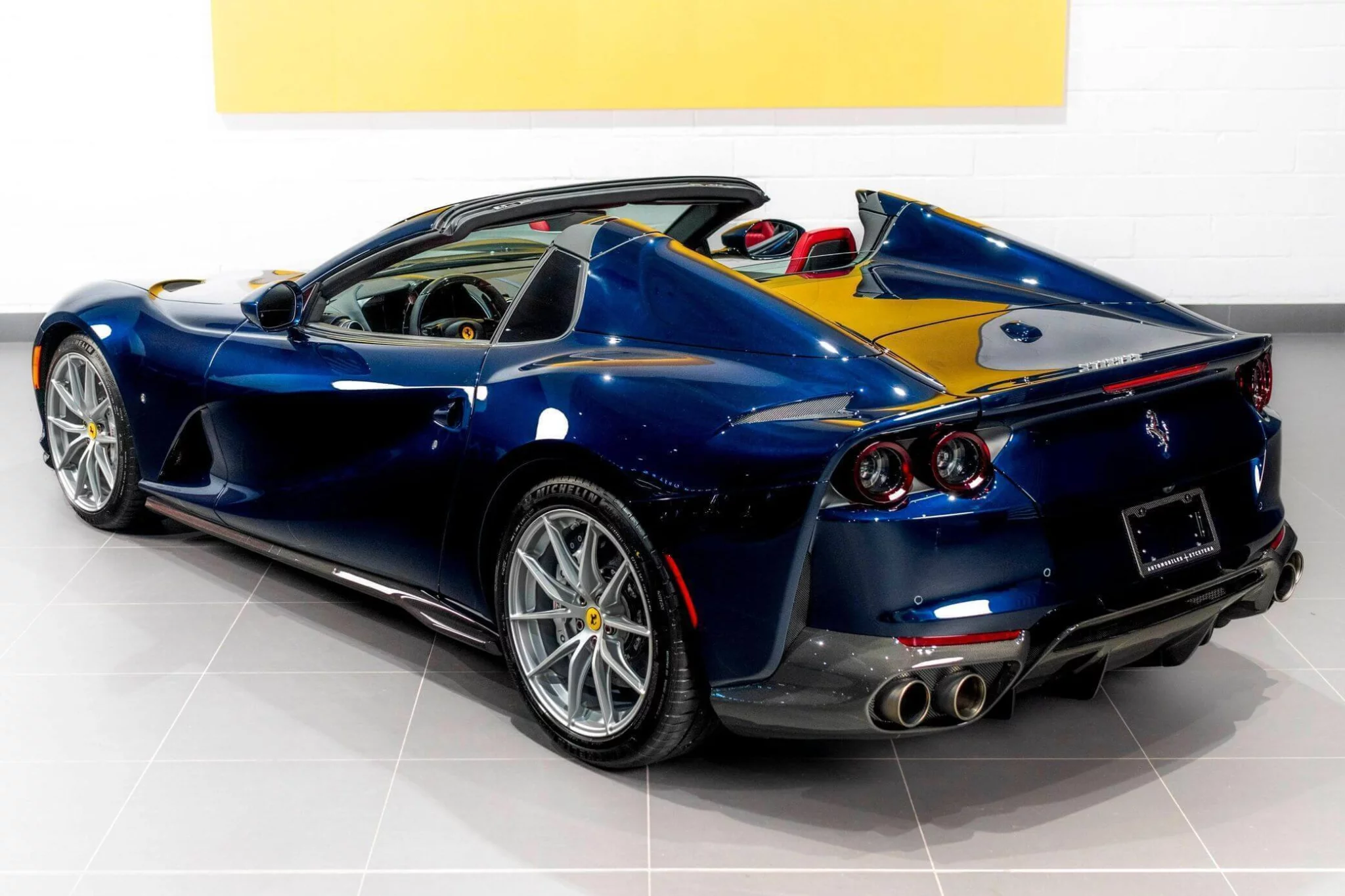 Blu Montreal Ferrari 812