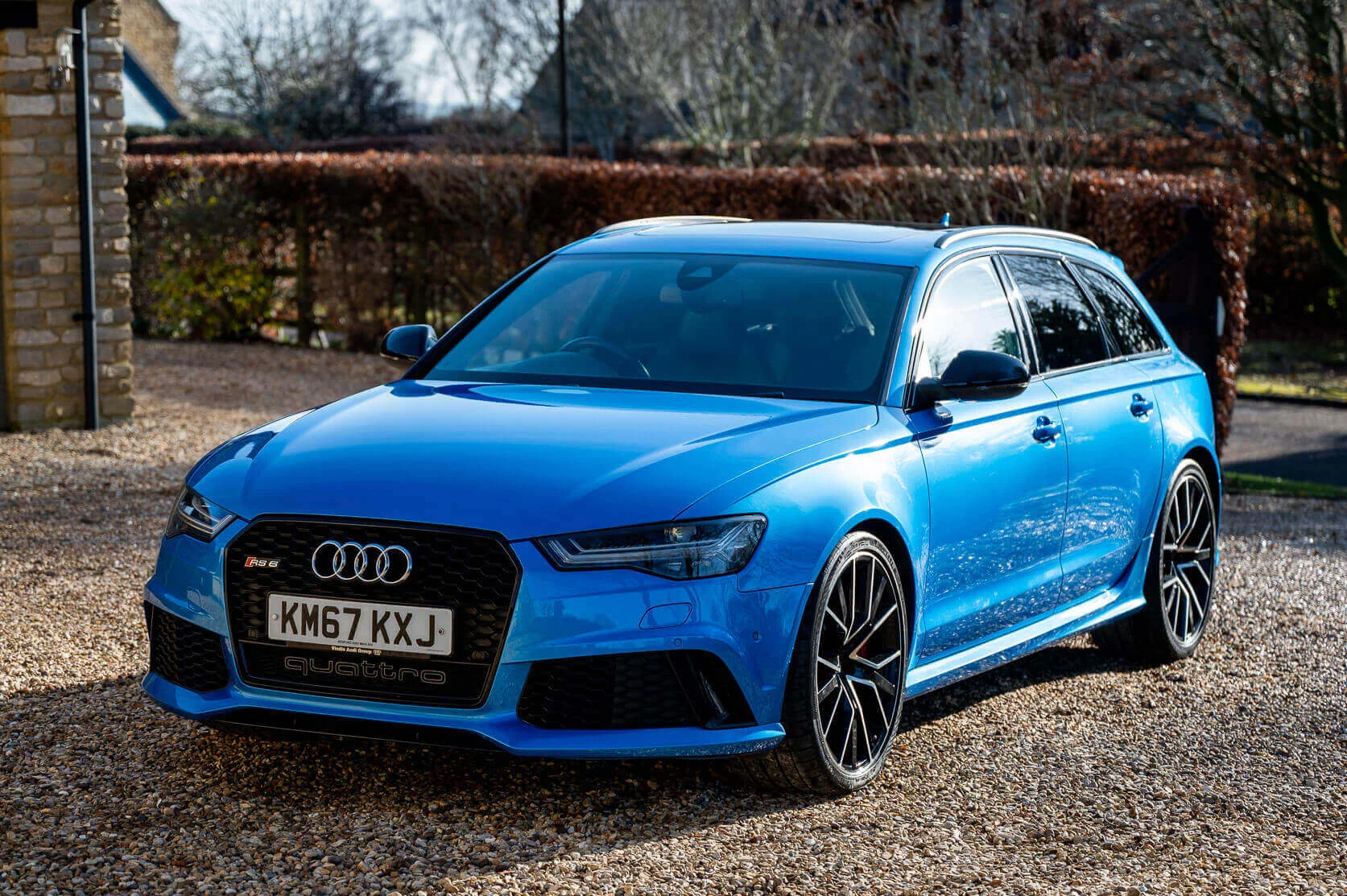 Ara Blue Audi RS6 Avant