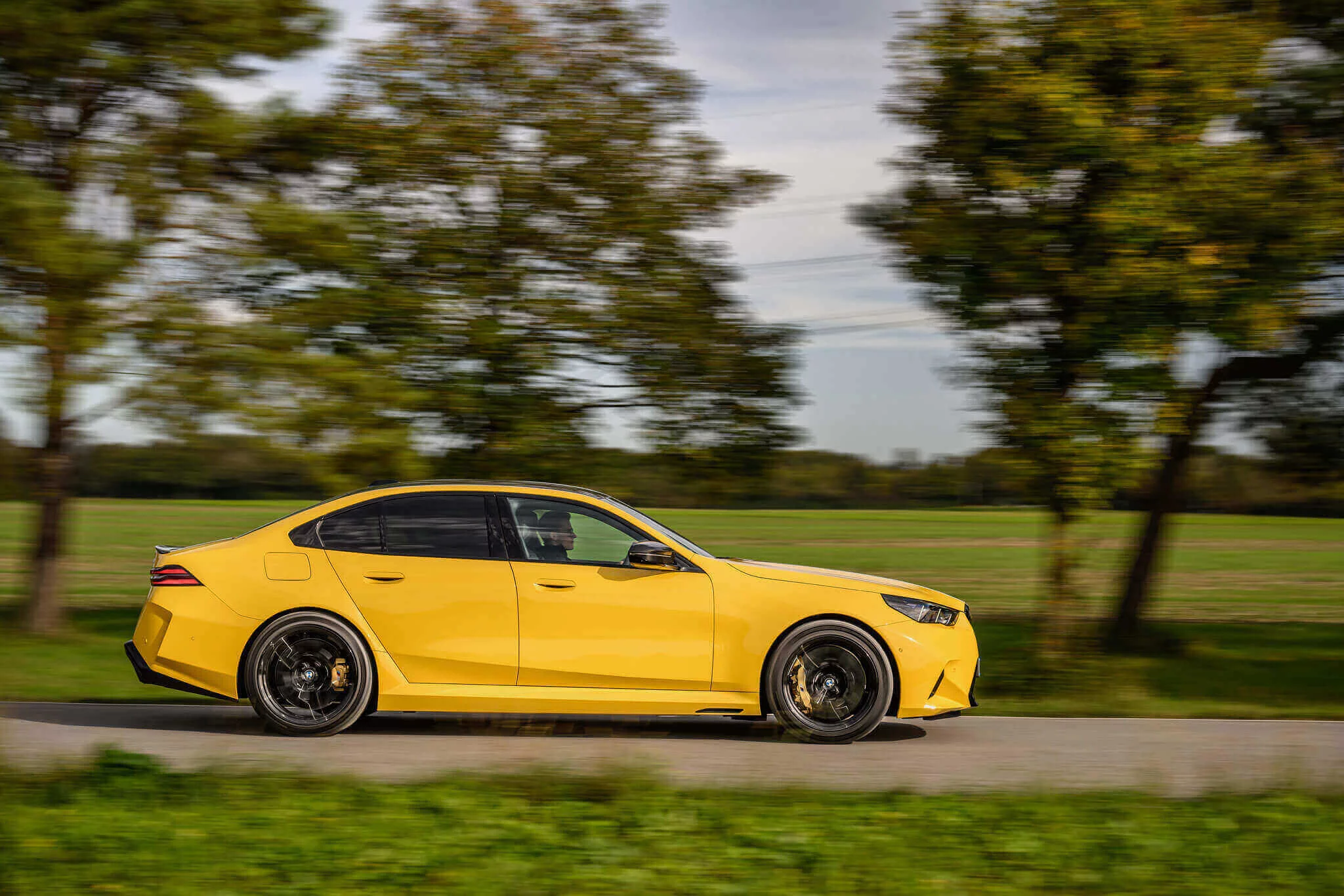 Speed Yellow BMW M5