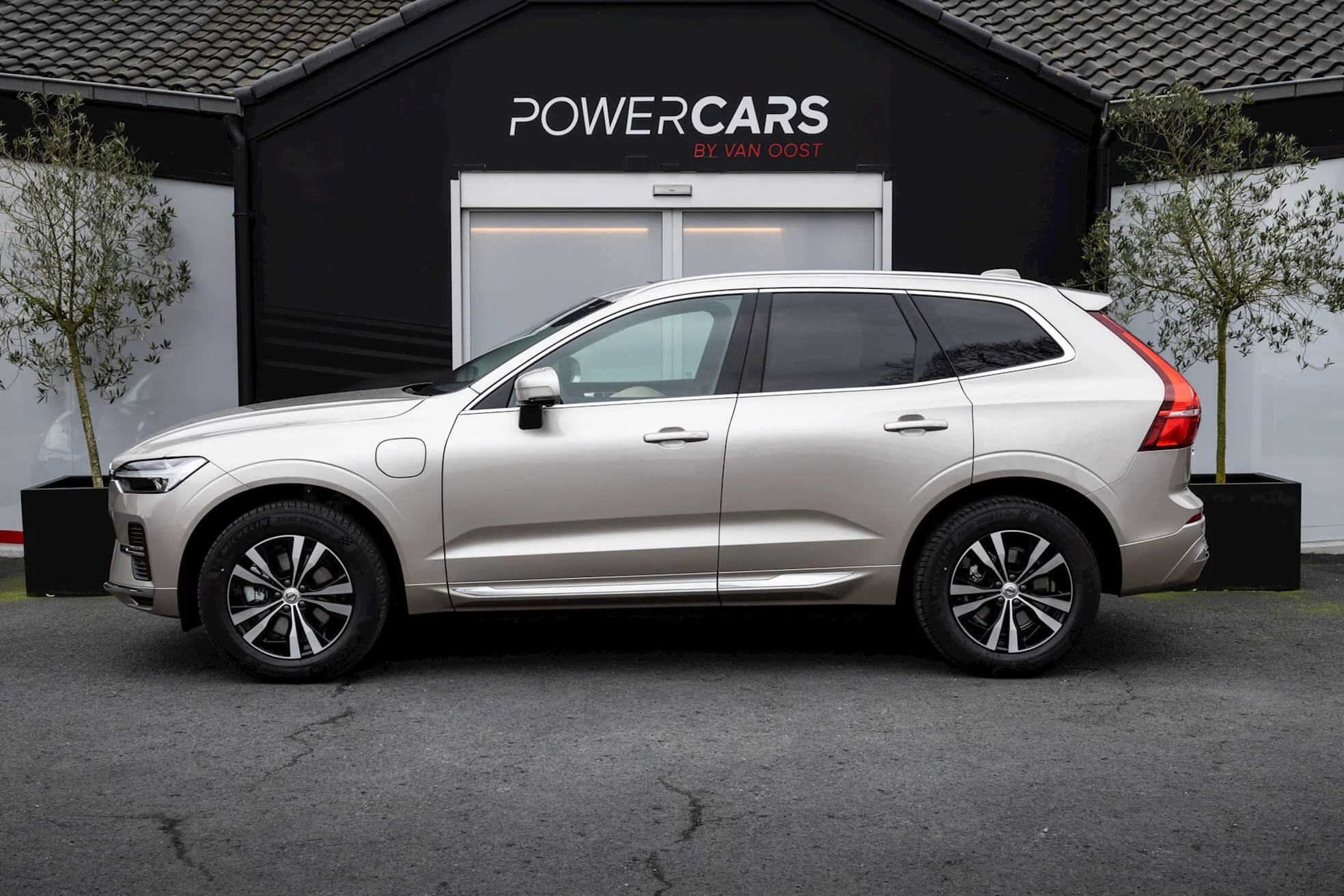 Bright Dusk Volvo XC60