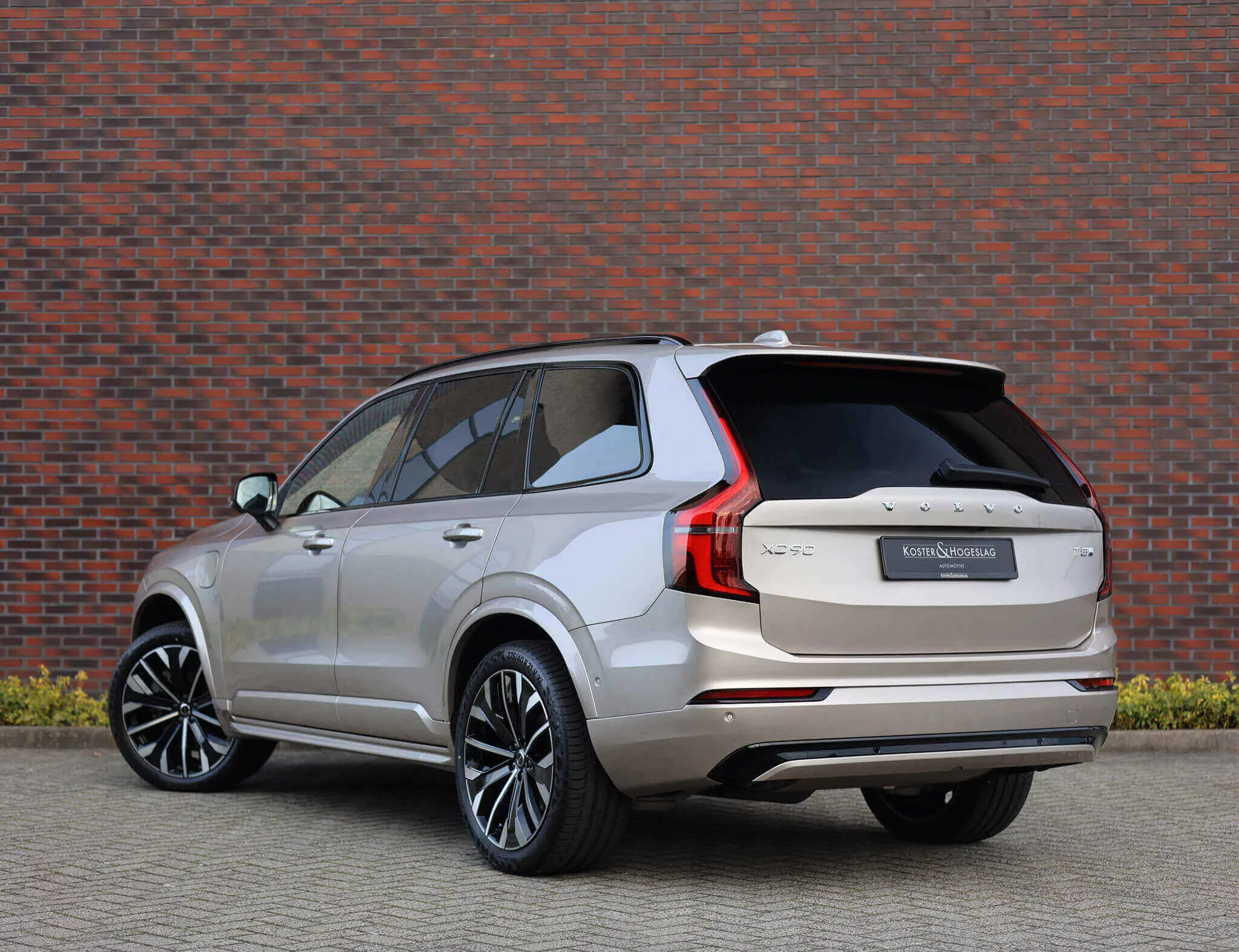 Bright Dusk Volvo XC90