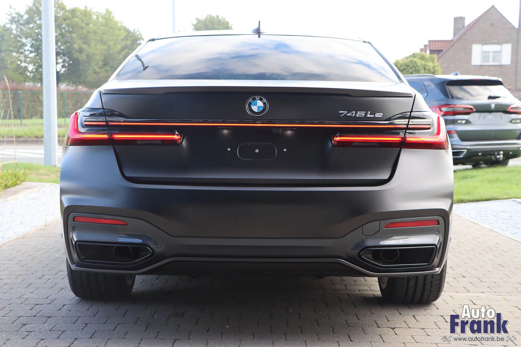 Frozen Dark Brown BMW 7 Series
