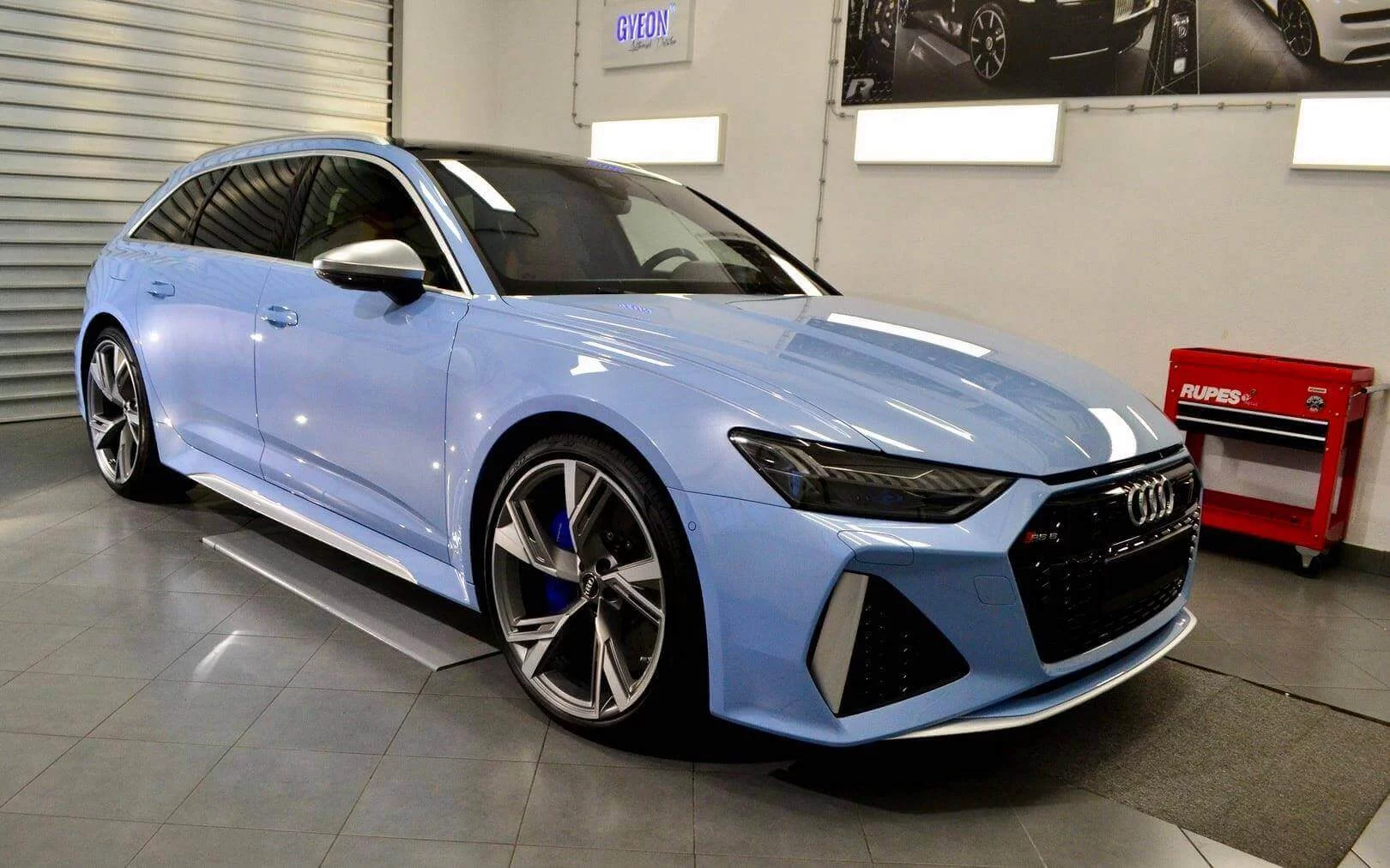 Frosted Glass Blue Audi RS6 Avant