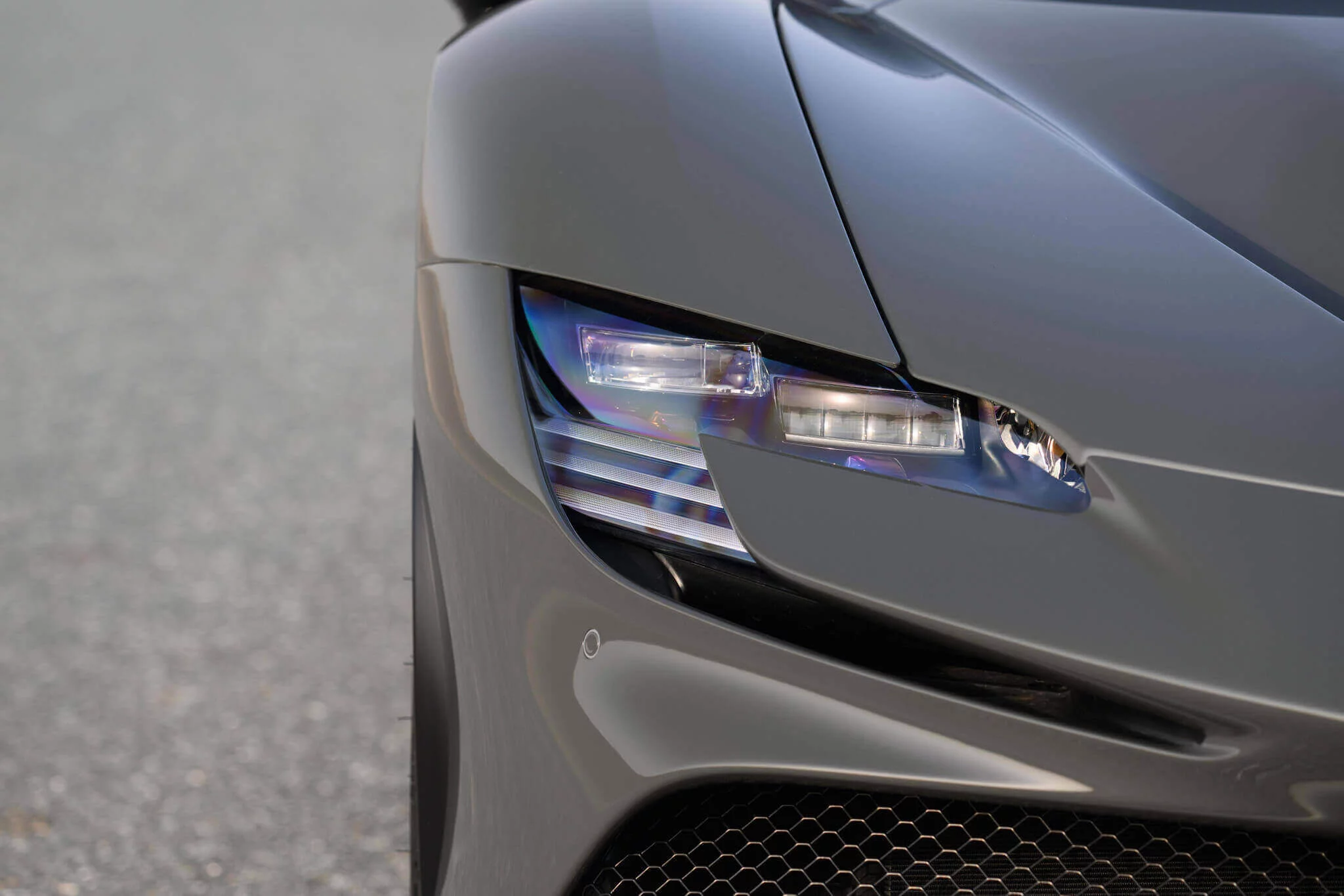 Grigio Scuro Ferrari SF90