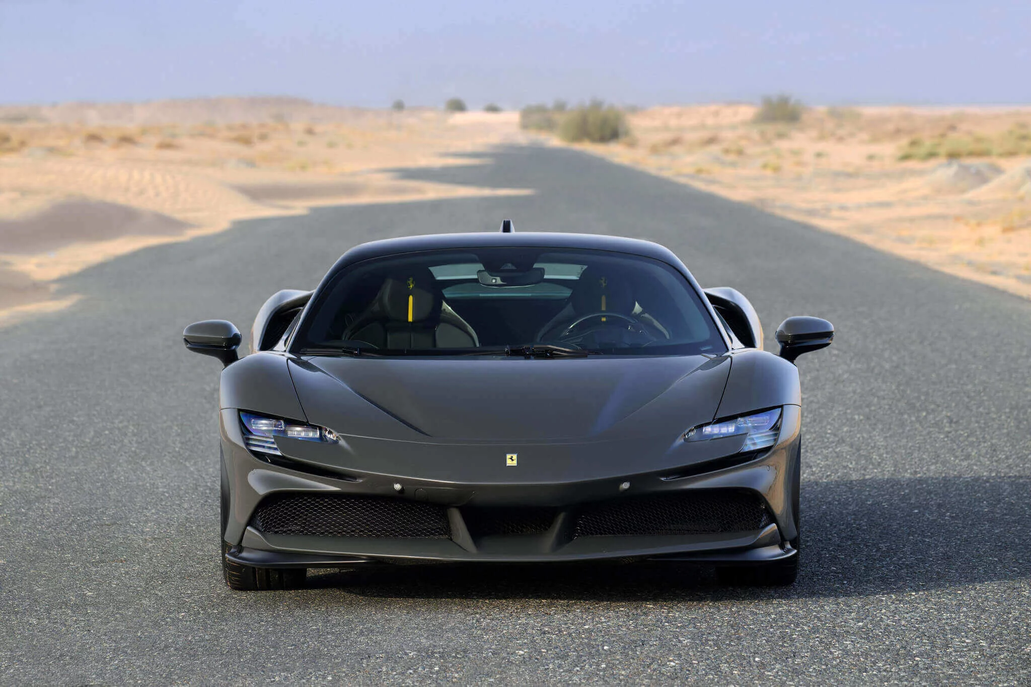 Grigio Scuro Ferrari SF90