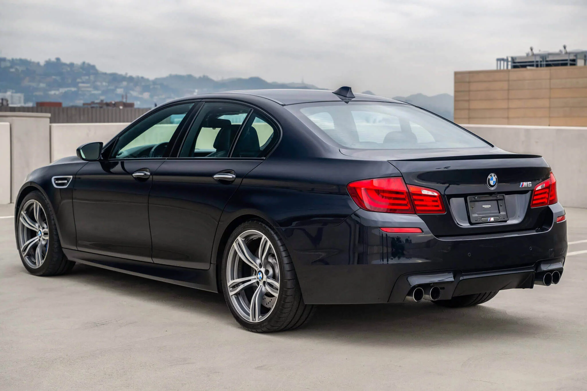 Azurite Black BMW M5