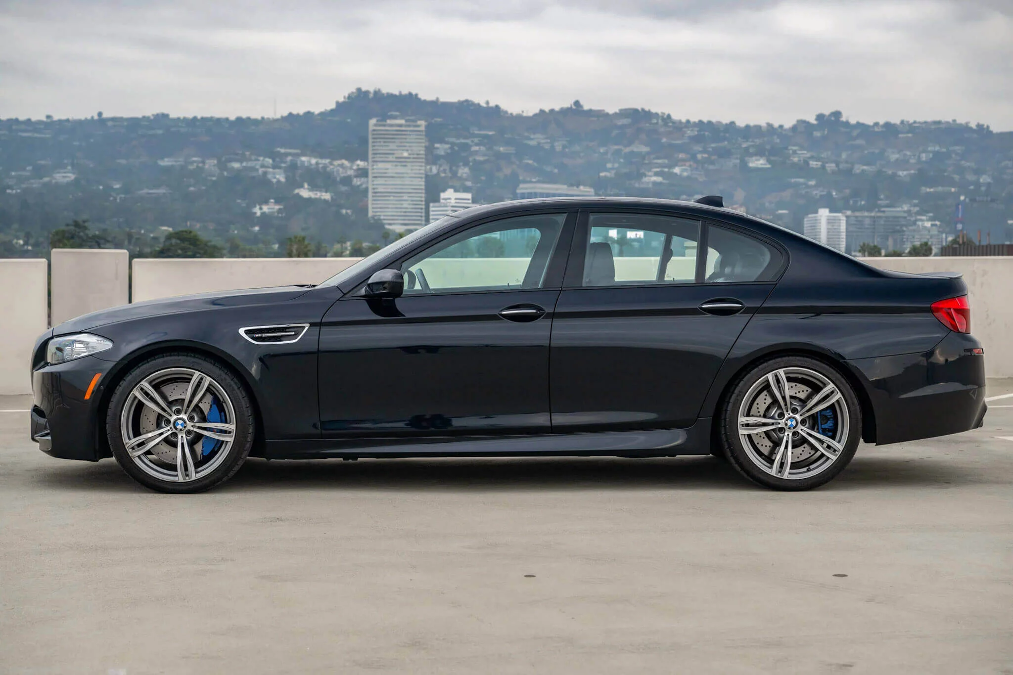 Azurite Black BMW M5