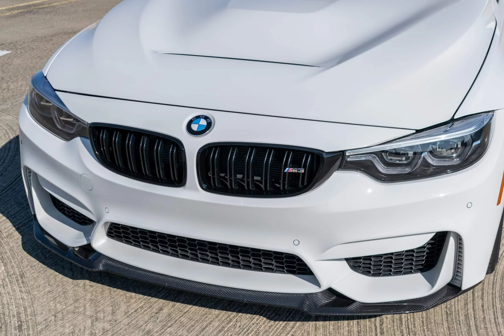 Alpine White III BMW M3