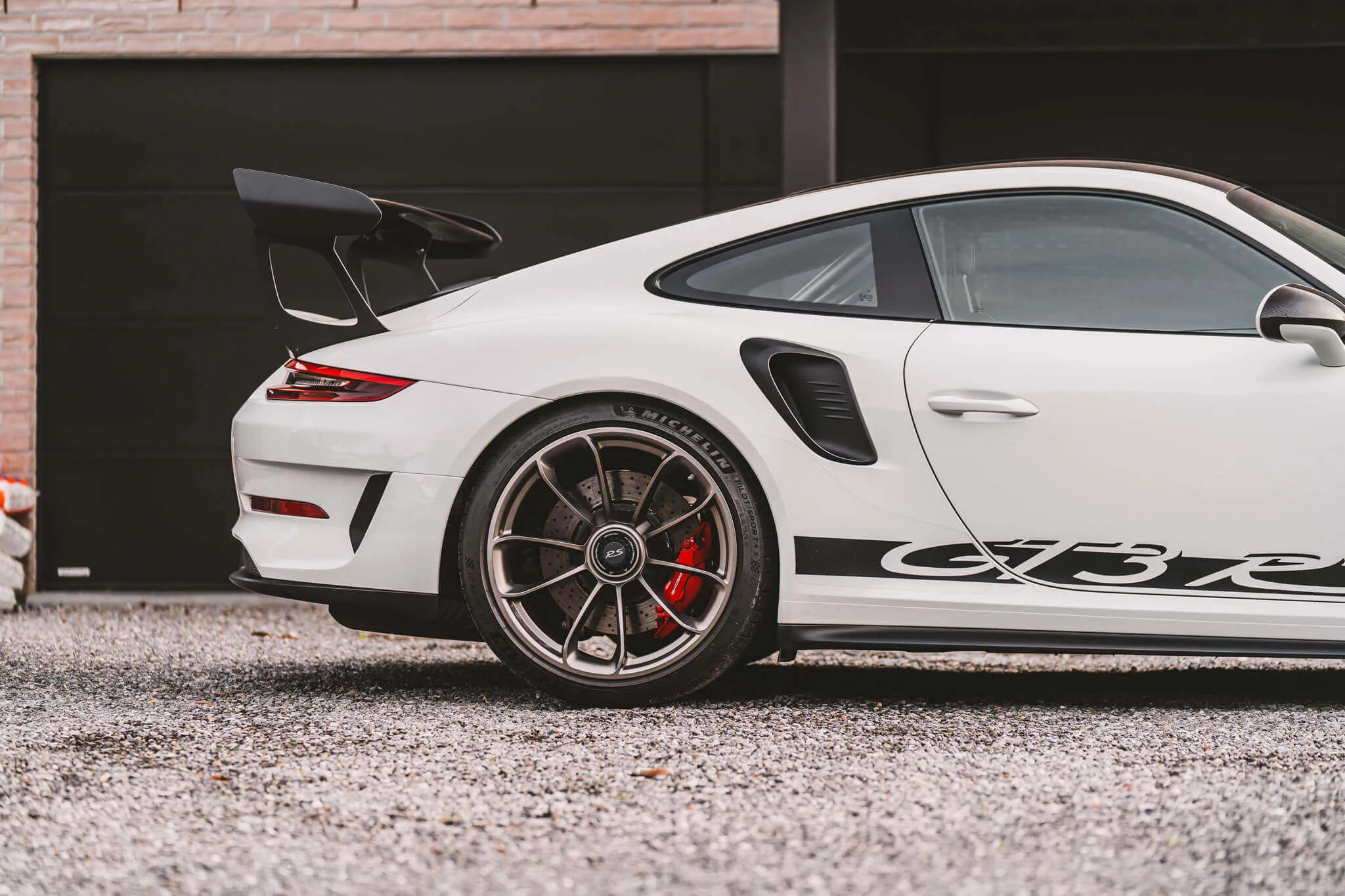 Pure White Porsche 911 GT3 RS