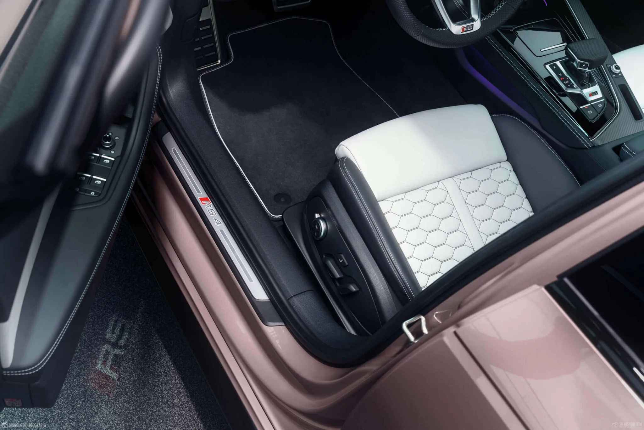 Frozen Berry Metallic Audi RS4 Avant
