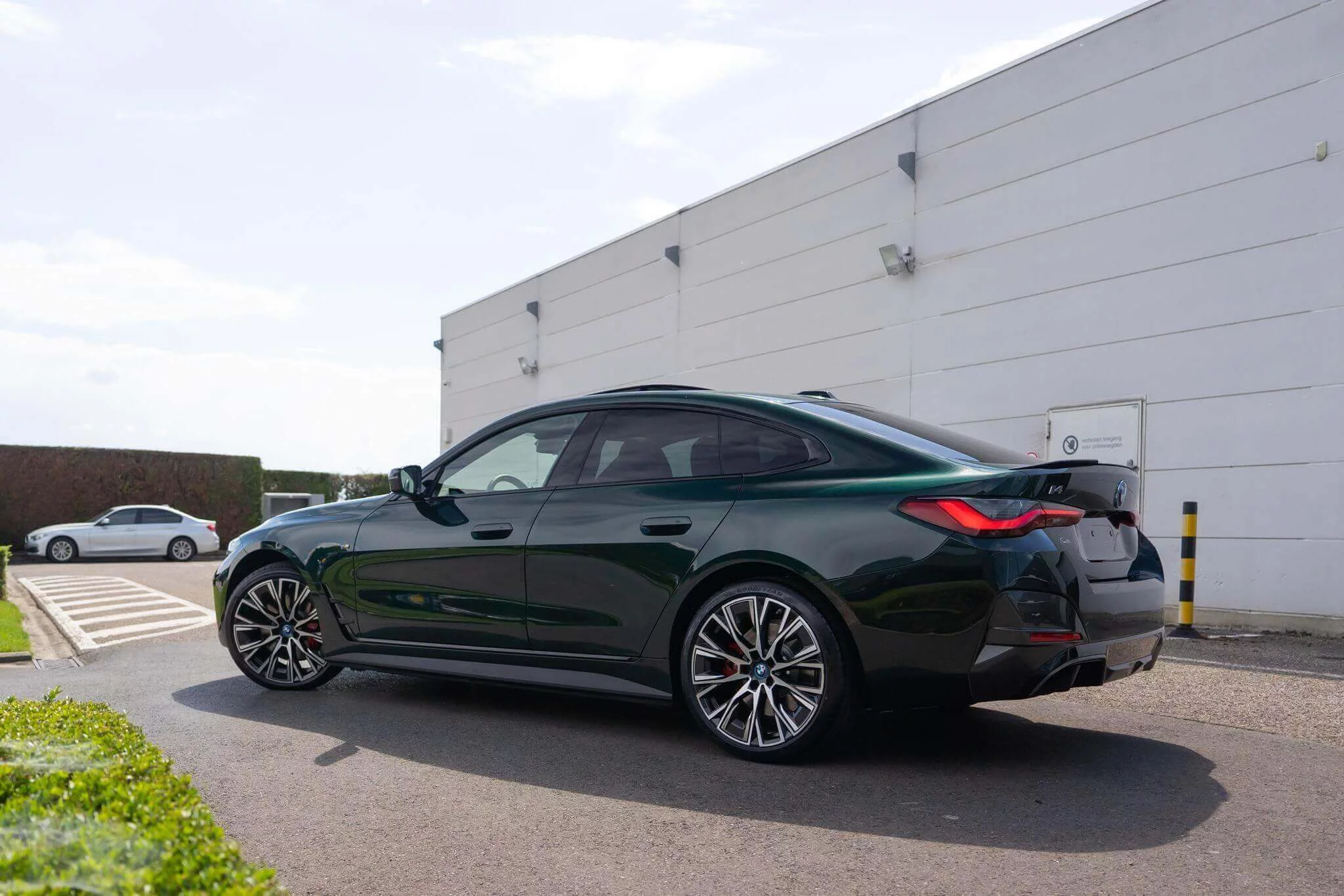 Oxford Green II BMW i4