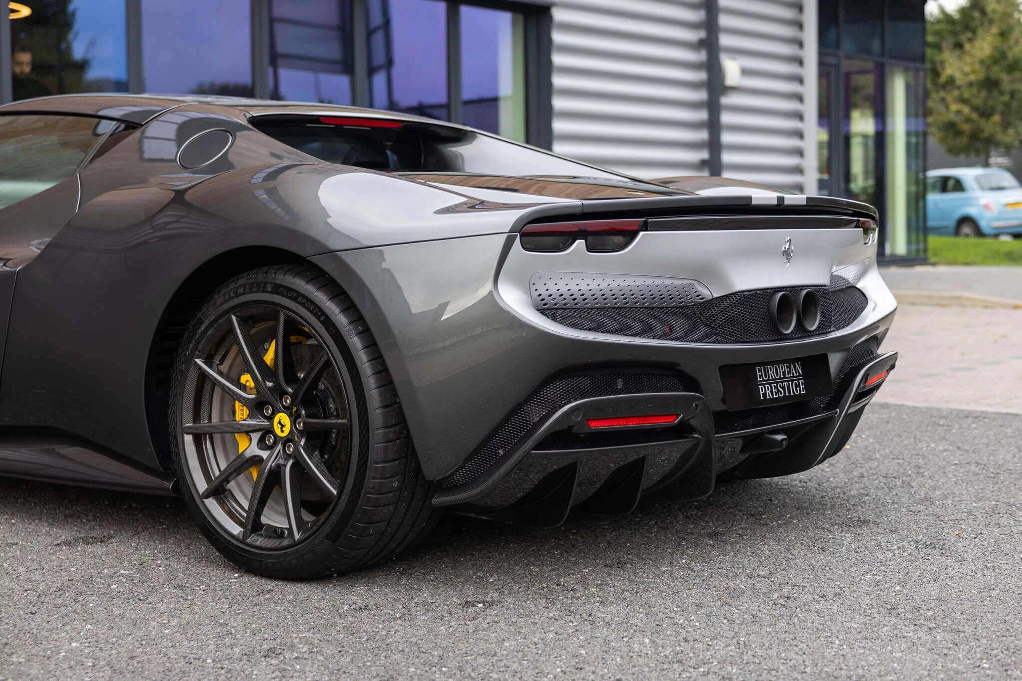 Grigio Silverstone Ferrari 296