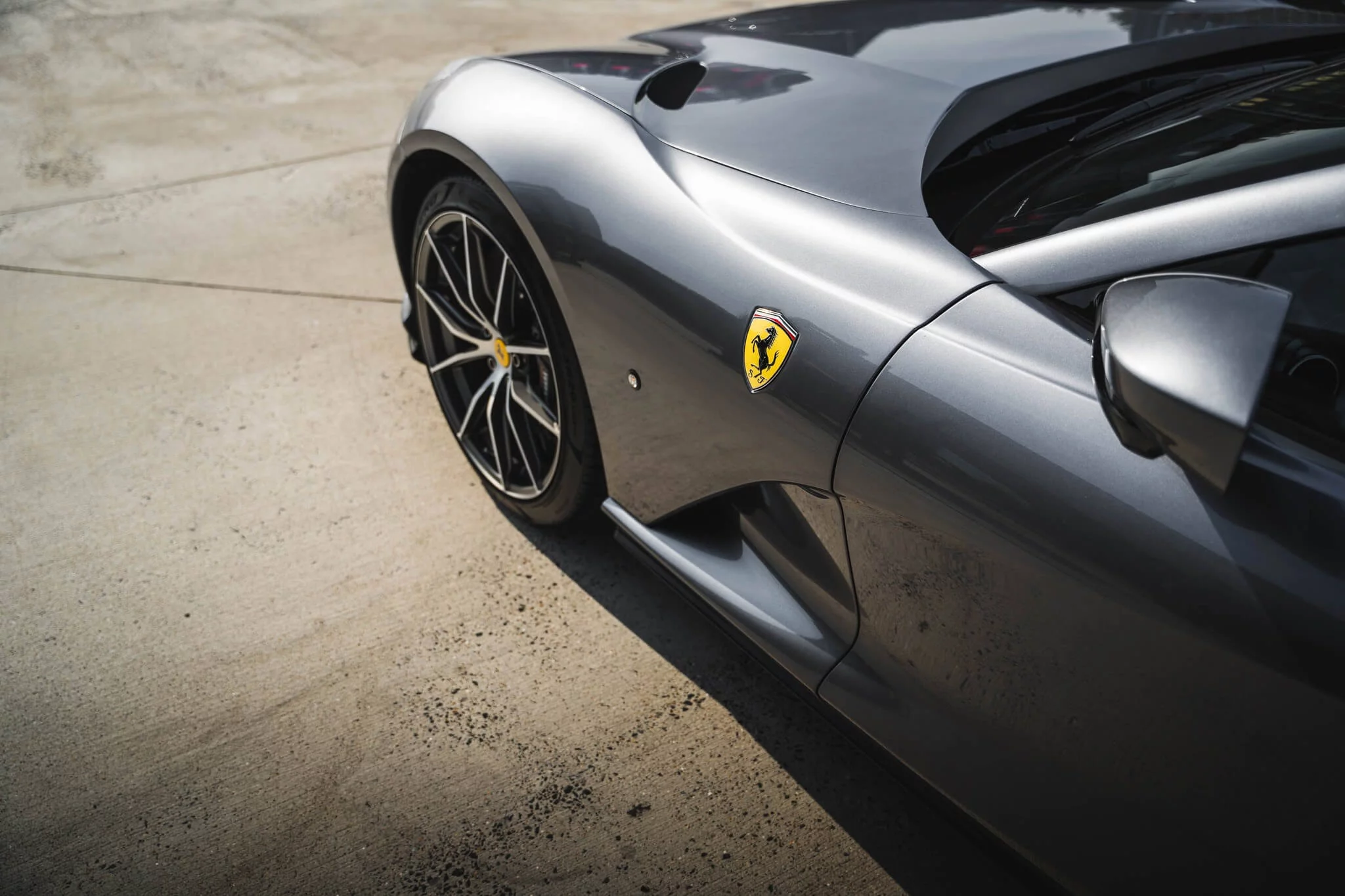 Grigio Ferro Ferrari 812
