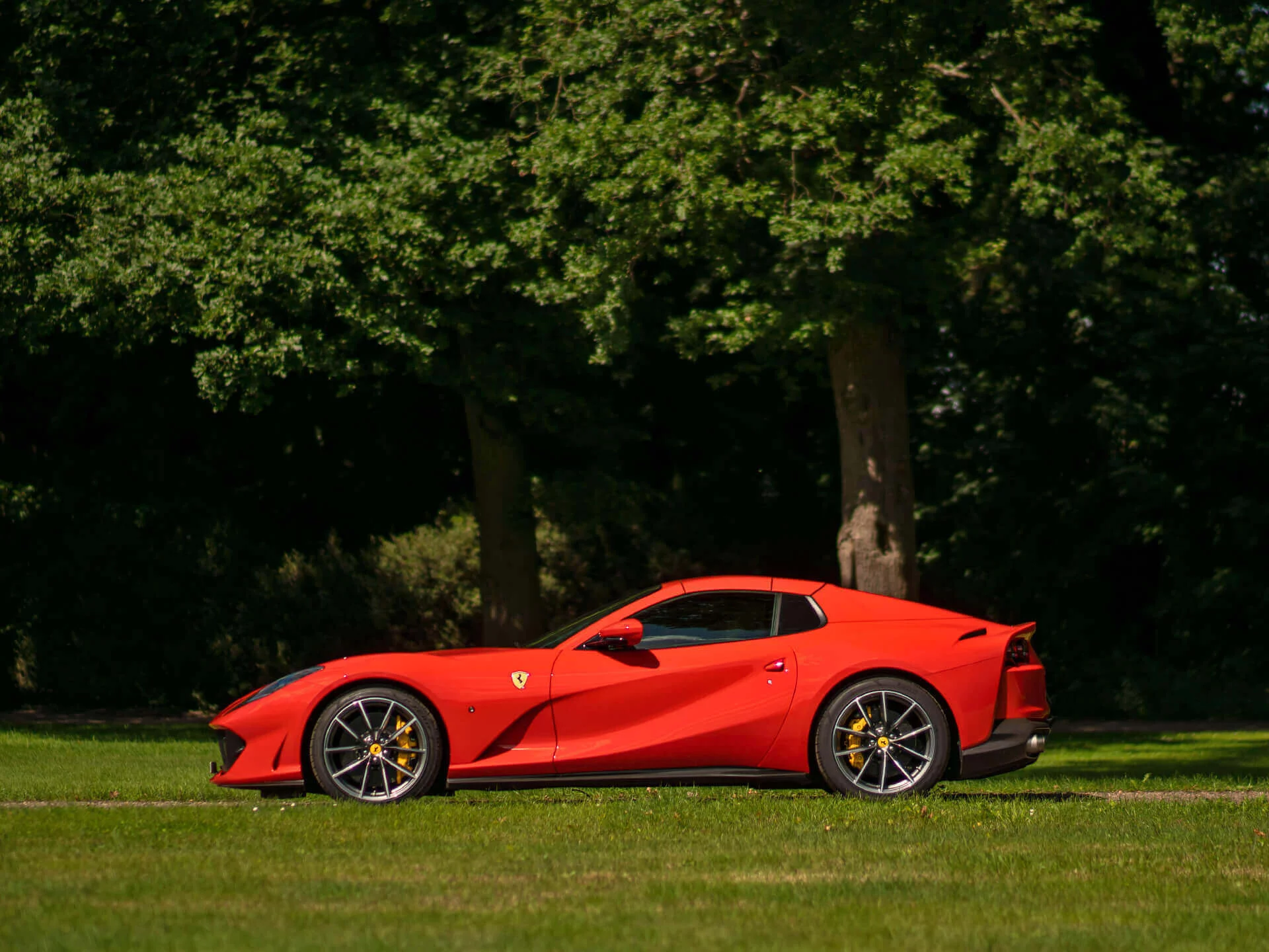 Rosso Scuderia Ferrari 812