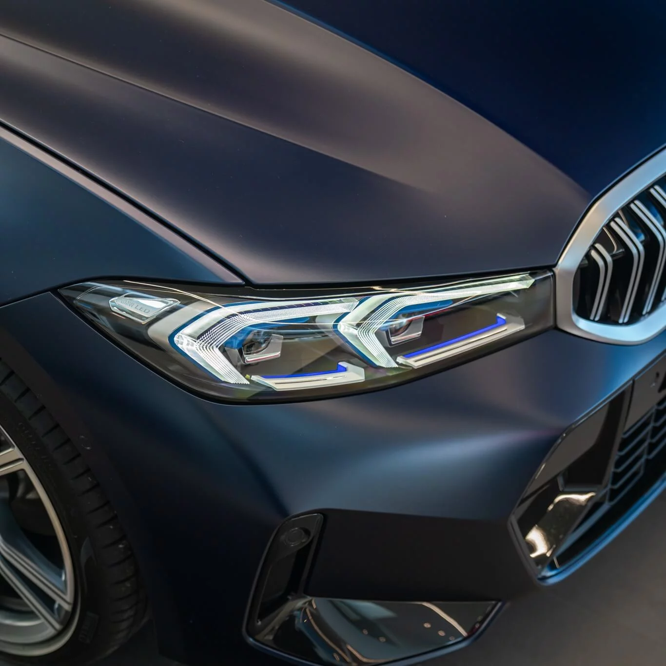 Frozen Tanzanite Blue BMW 3 Series