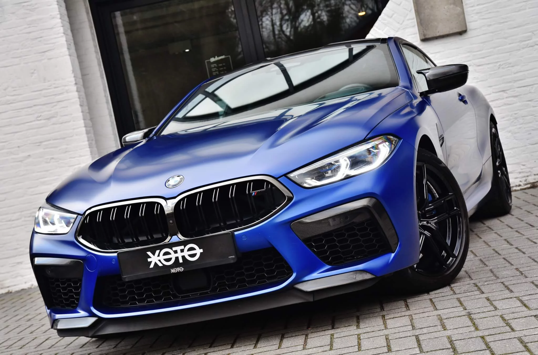 Frozen Marina Bay Blue BMW M8