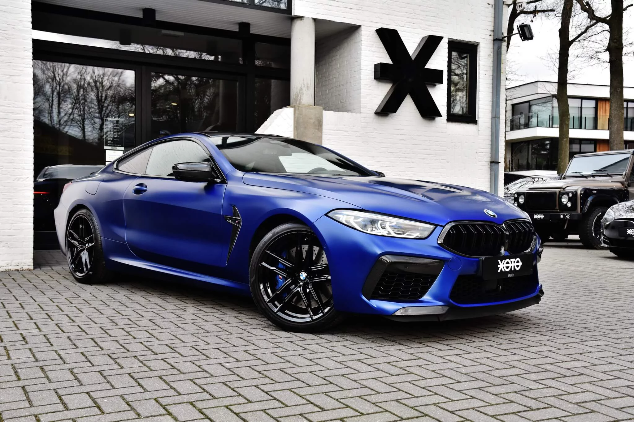 Frozen Marina Bay Blue BMW M8