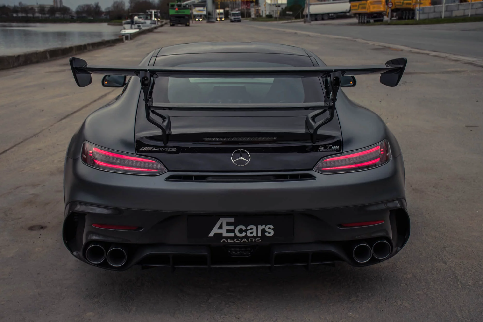 Selenite Grey Magno Mercedes-AMG GT